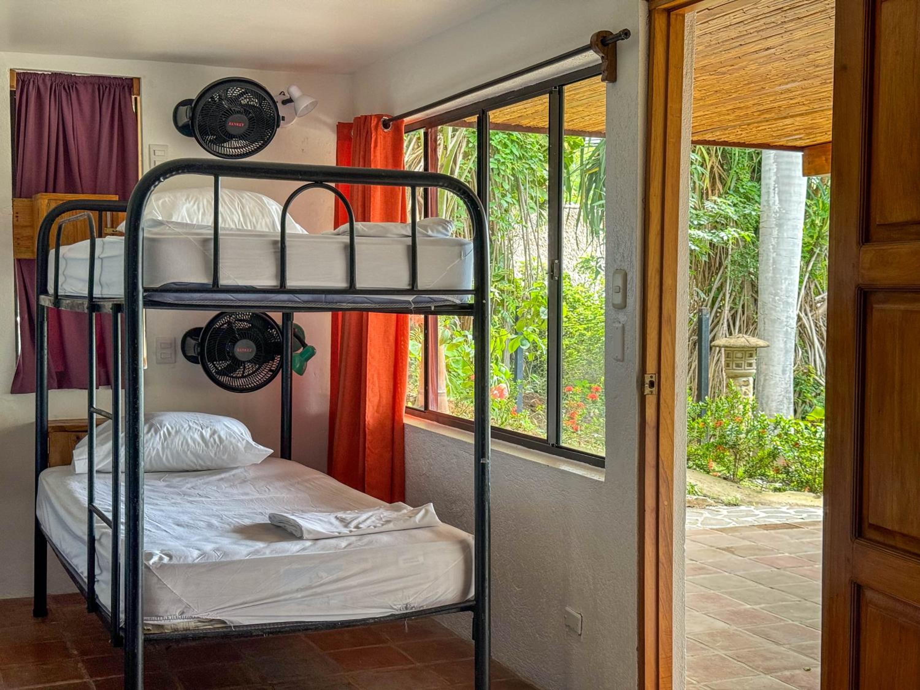 Bed in 8-Bed Mixed Dormitory Room photo 1