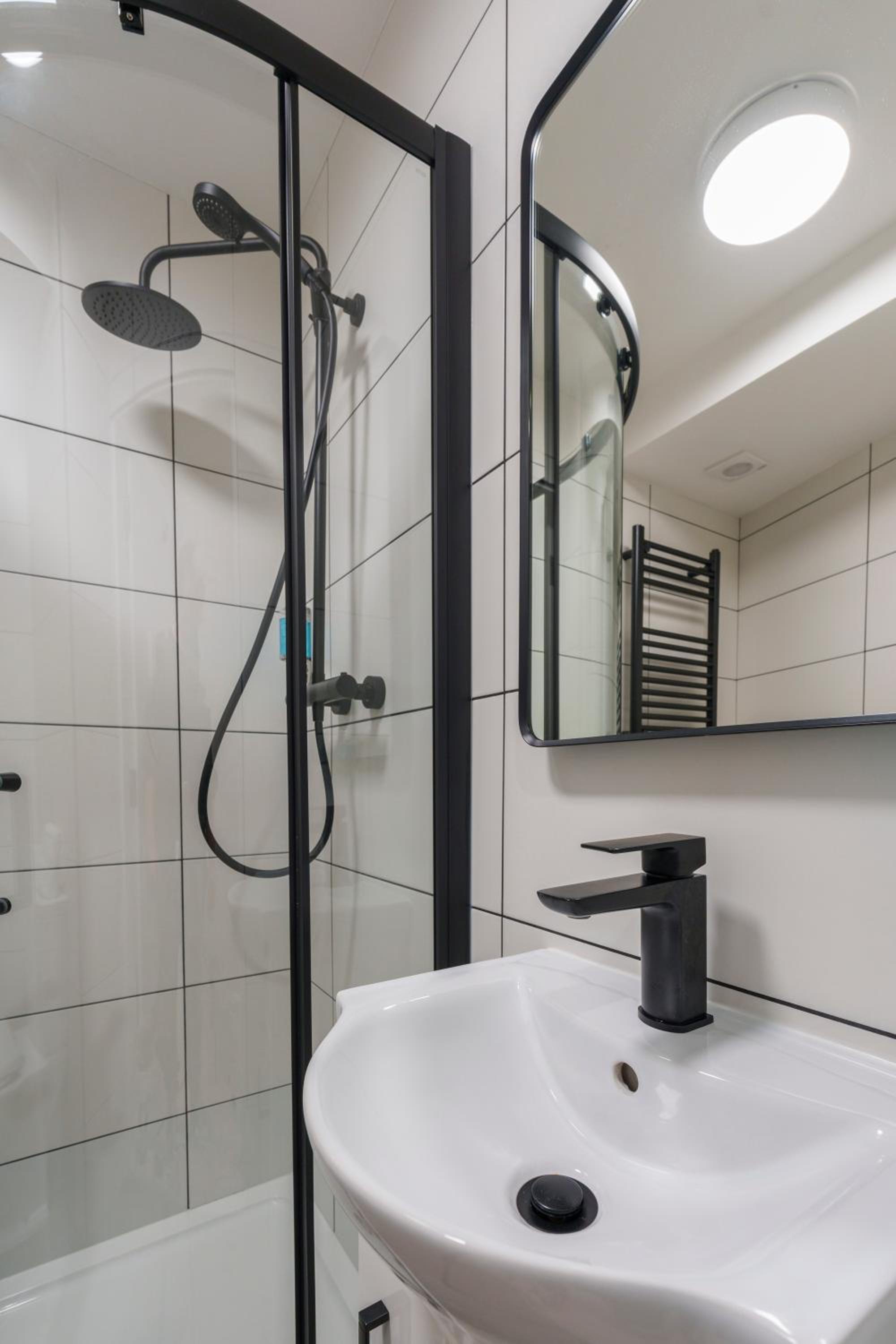 Small Single Room - No Window