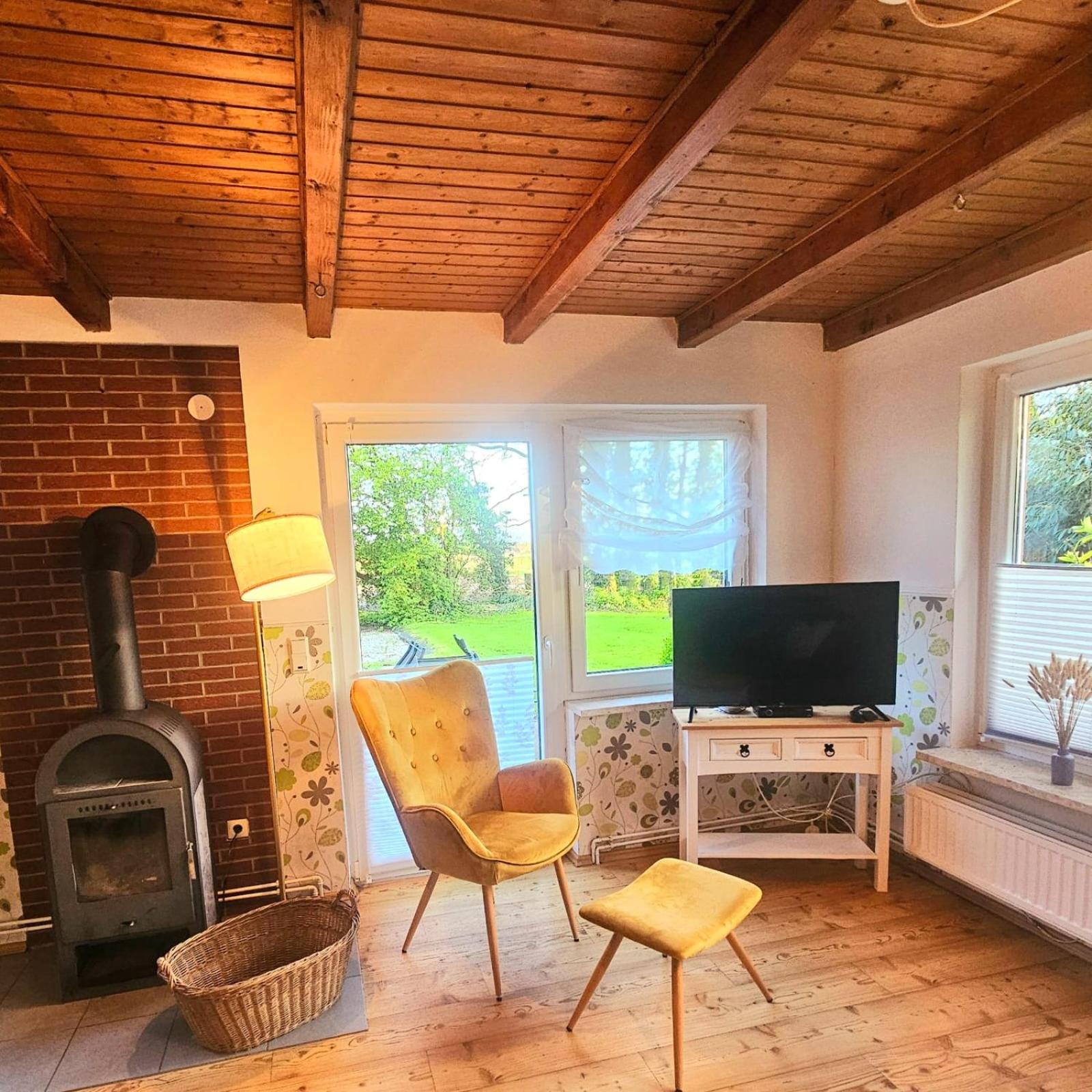 Deluxe Bungalow with Garden View photo 3