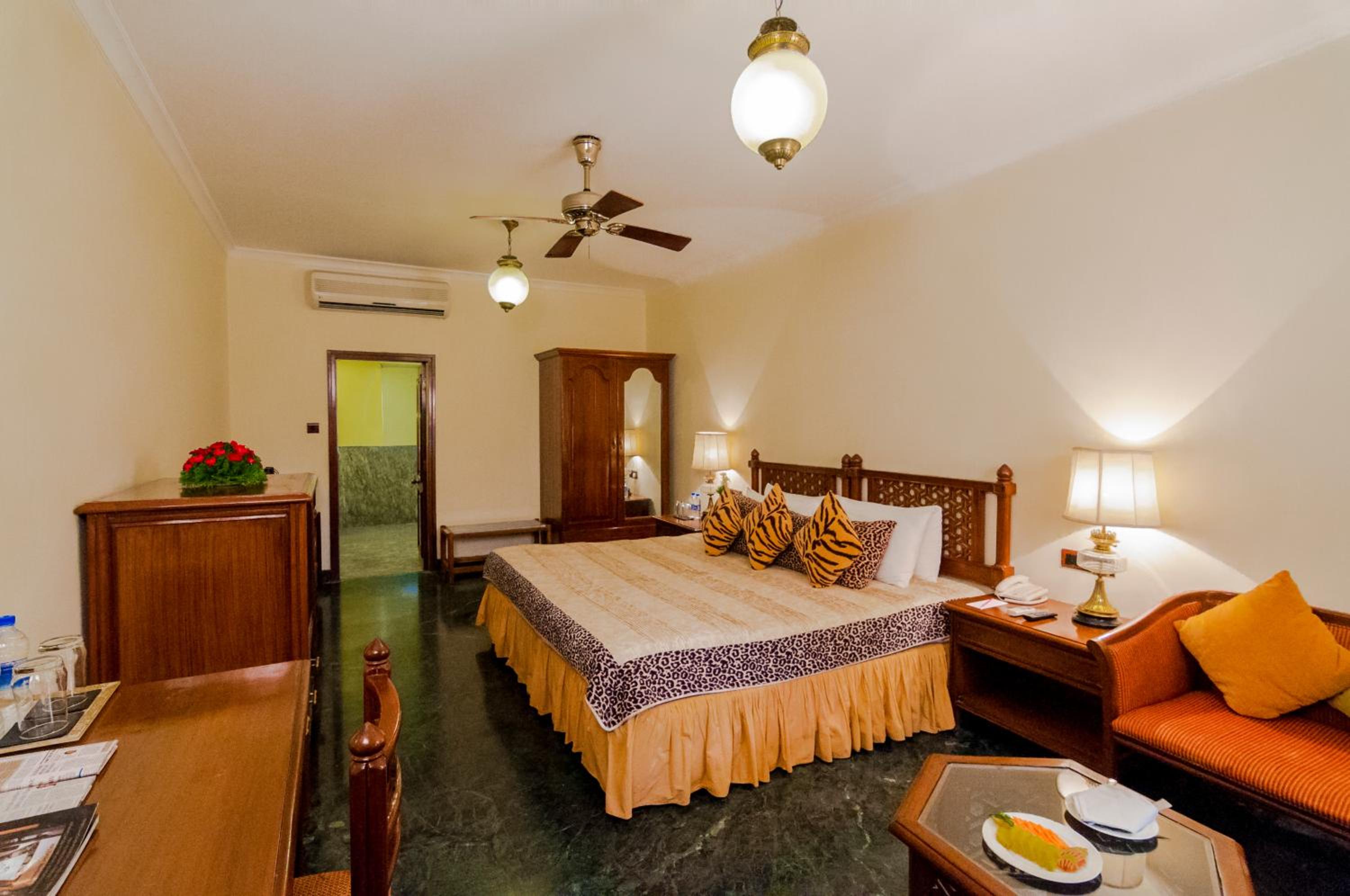 Grand Luxury Suite Twin Bed with Sit-Out photo 2