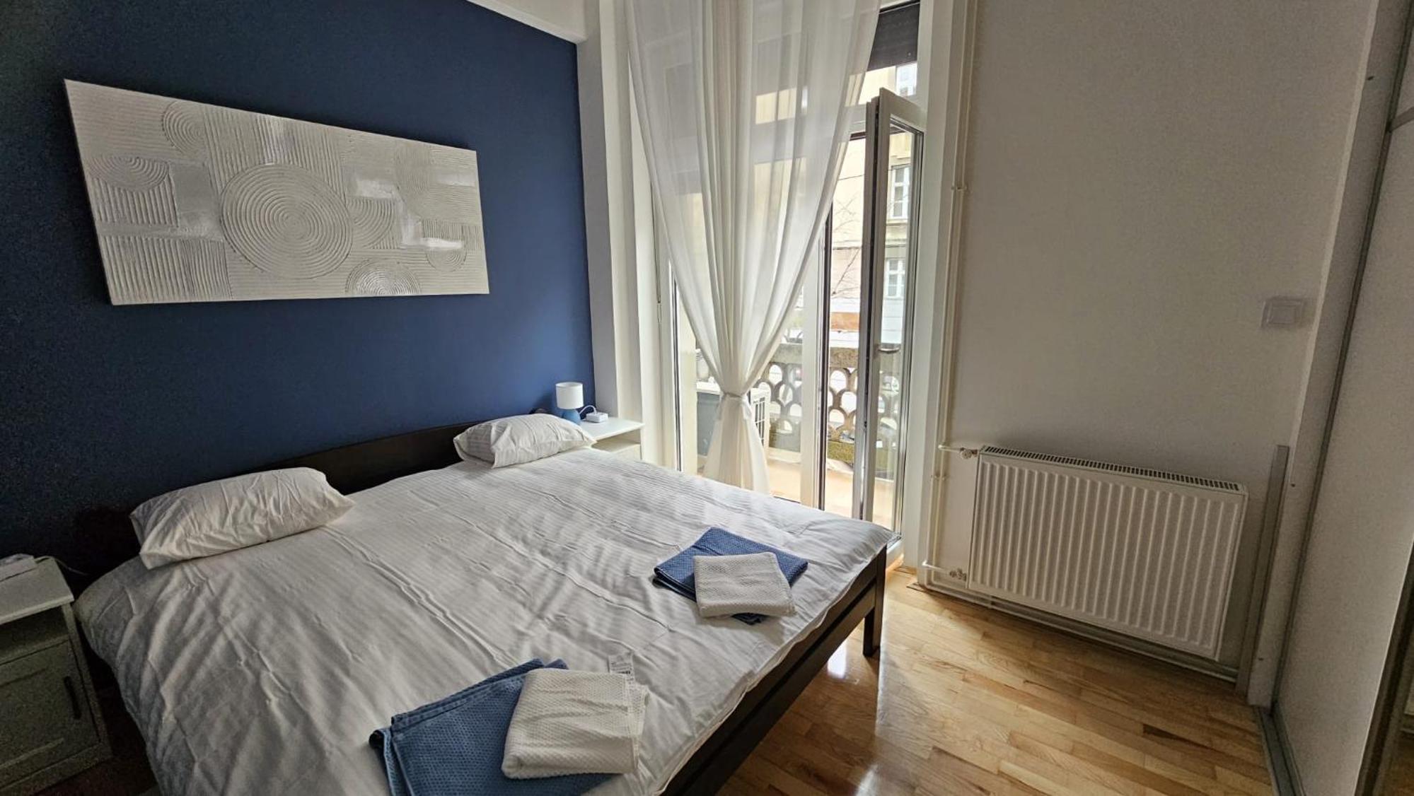 One-Bedroom Apartment with Balcony