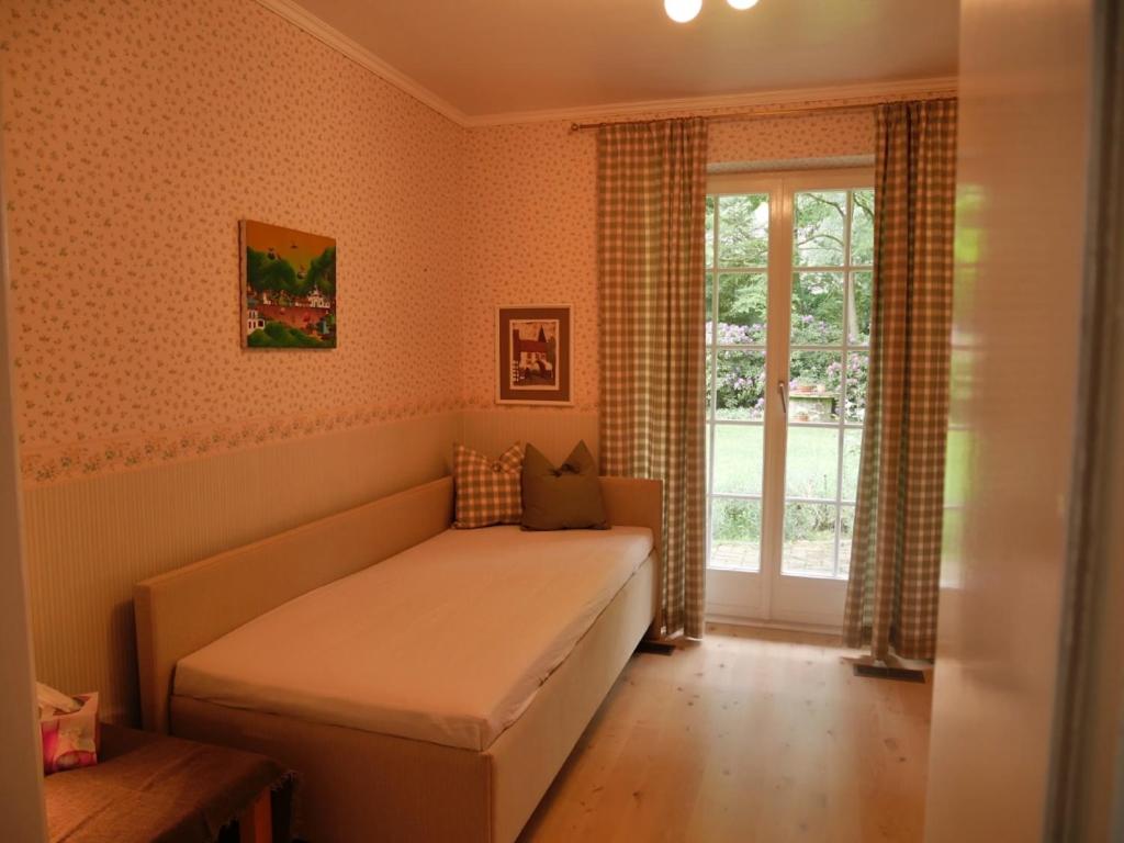 Single Room with Private Bathroom photo 3