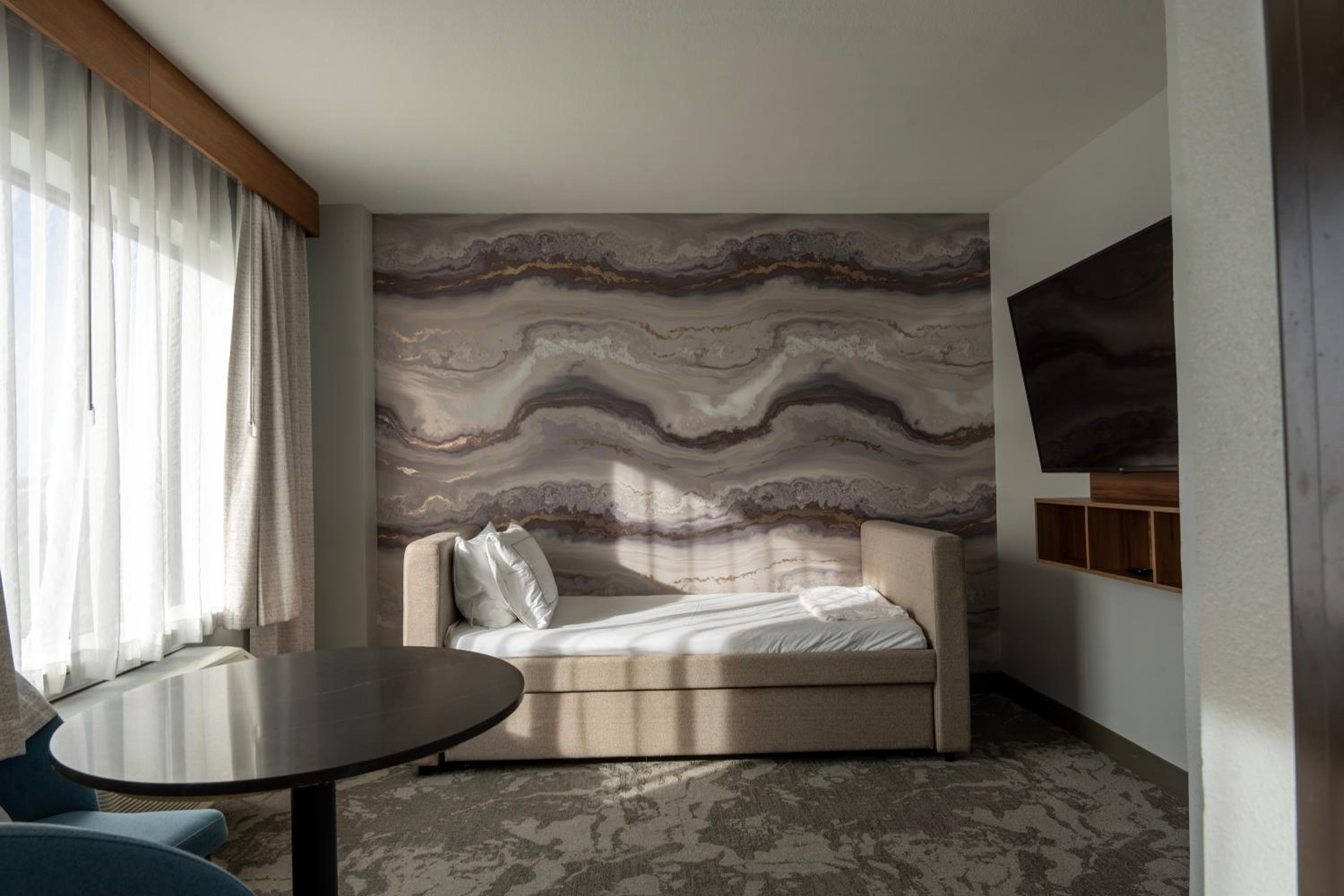 Queen Room with Two Queen Beds and Twin Trundle Bed - Photo 3