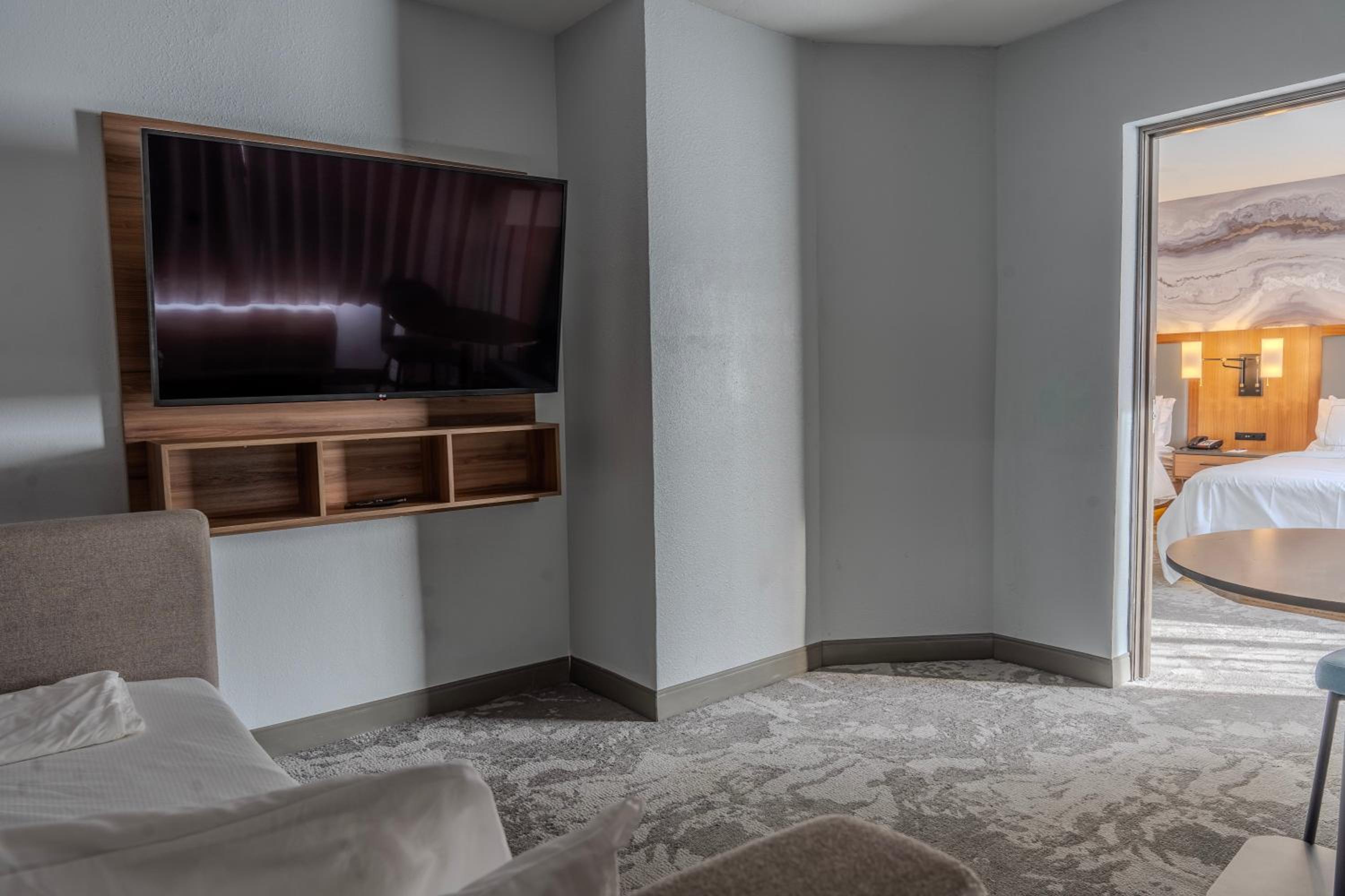 Queen Room with Two Queen Beds and Twin Trundle Bed - Photo 4