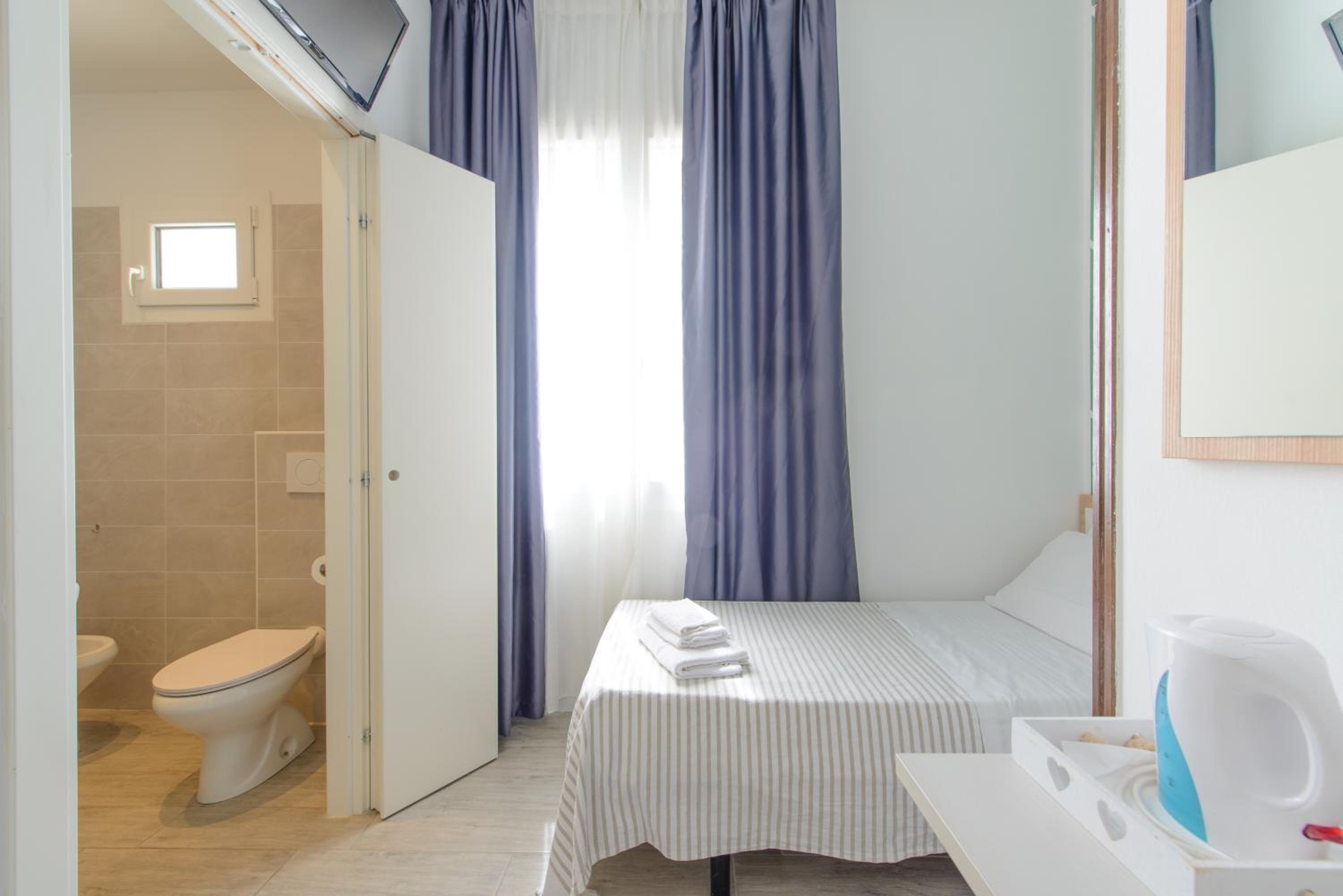 Single Room - no Balcony photo 3