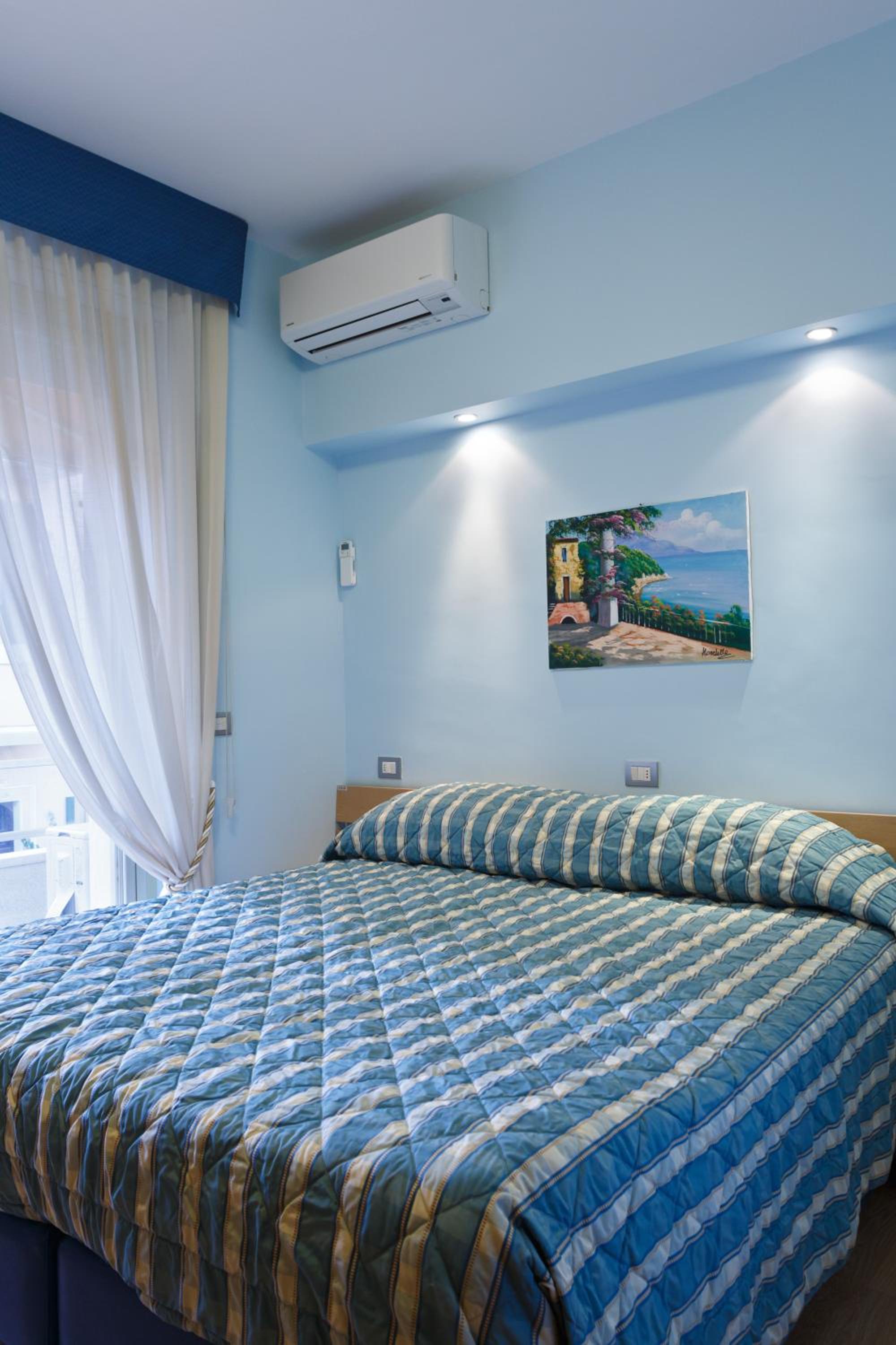 Large One-Bedroom Apartment - Photo 7