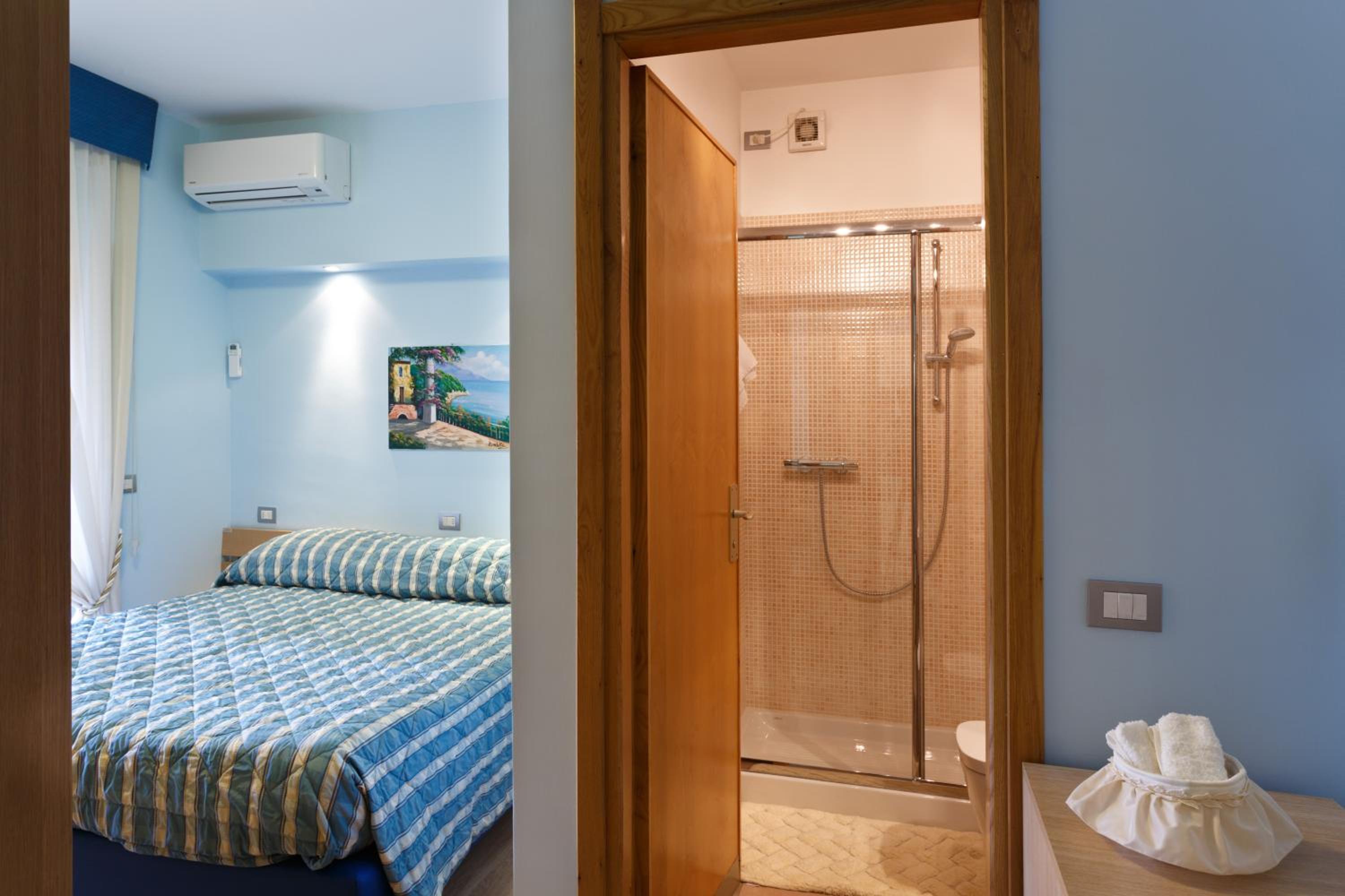 Large One-Bedroom Apartment - Photo 11