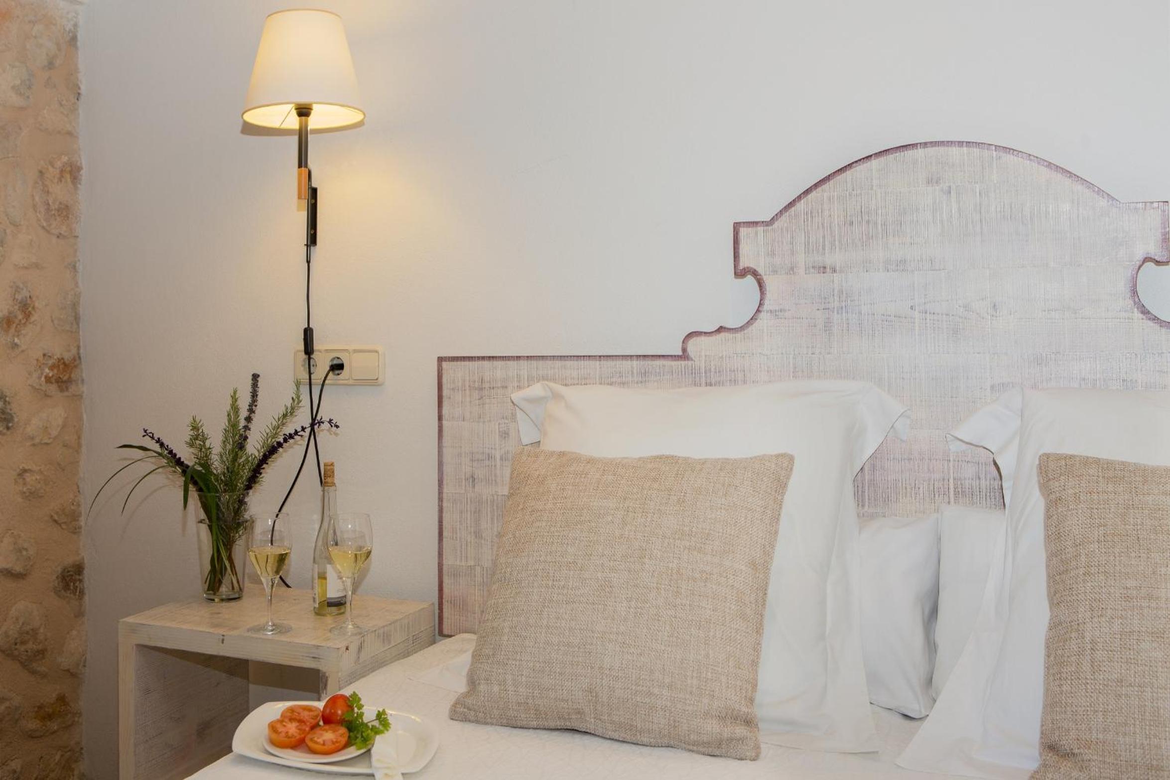 Double Room - Photo 7