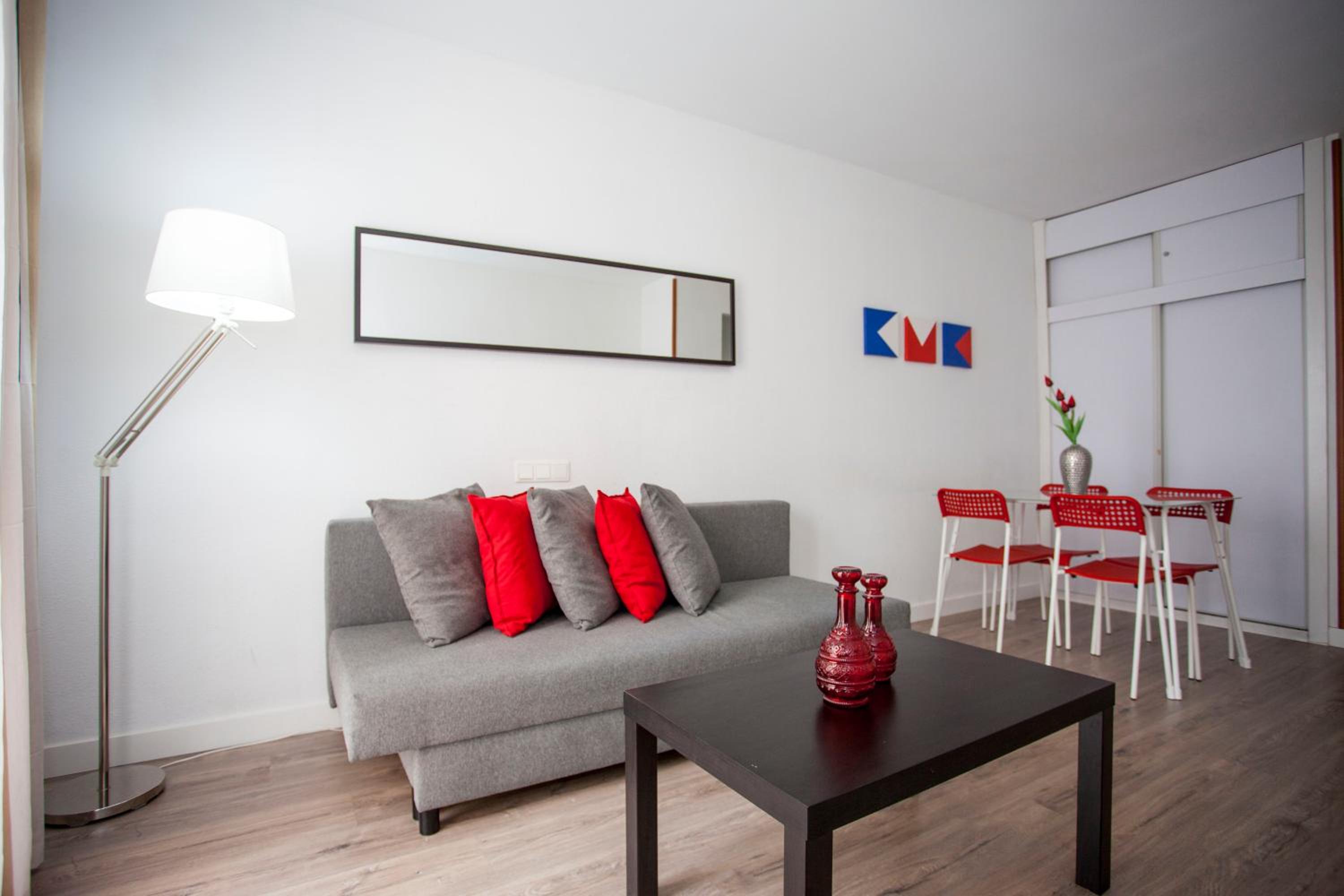 One-Bedroom Apartment (5 Adults) photo 3
