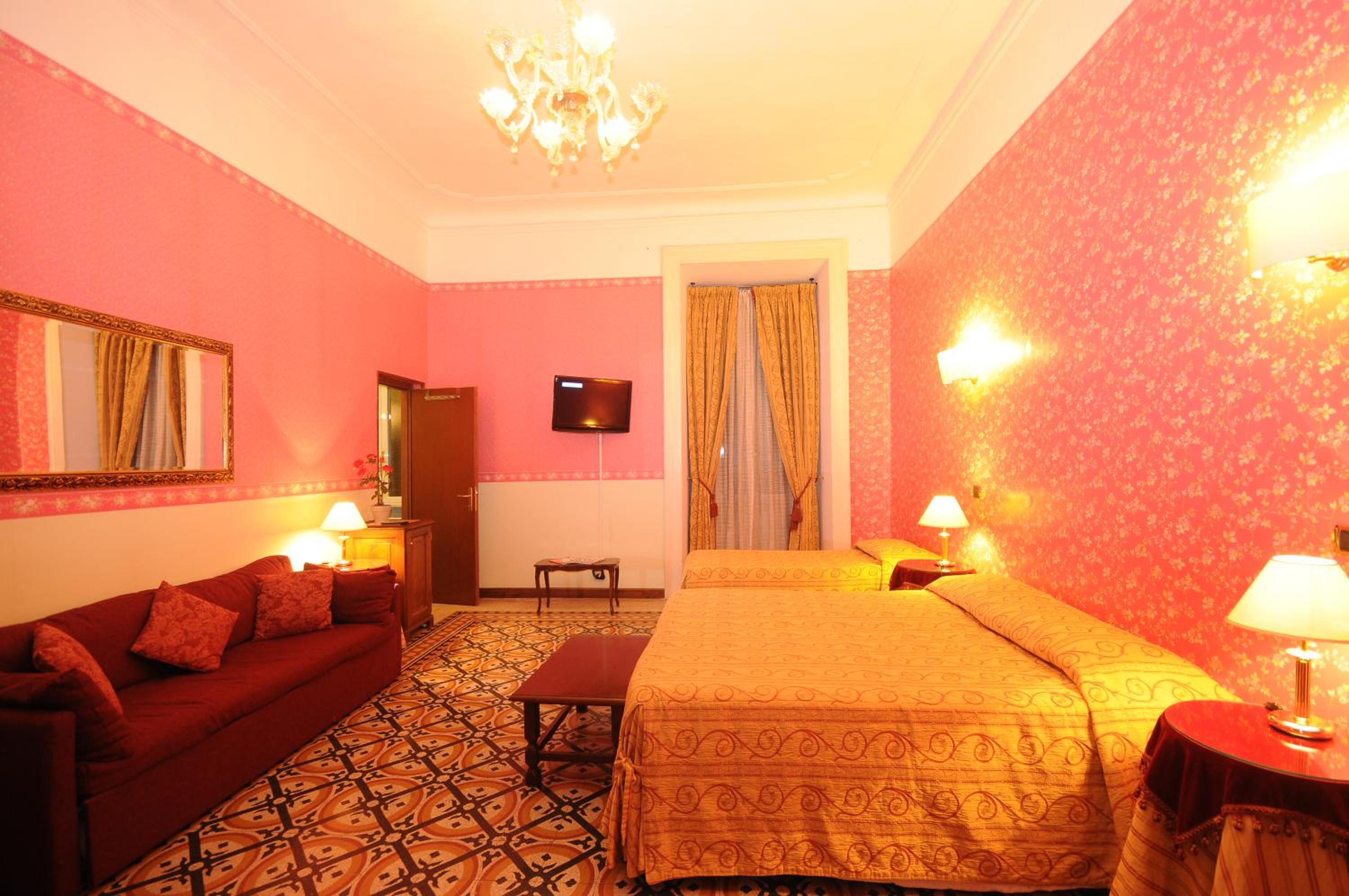 Quintuple Room (5 Adults) - Photo 3