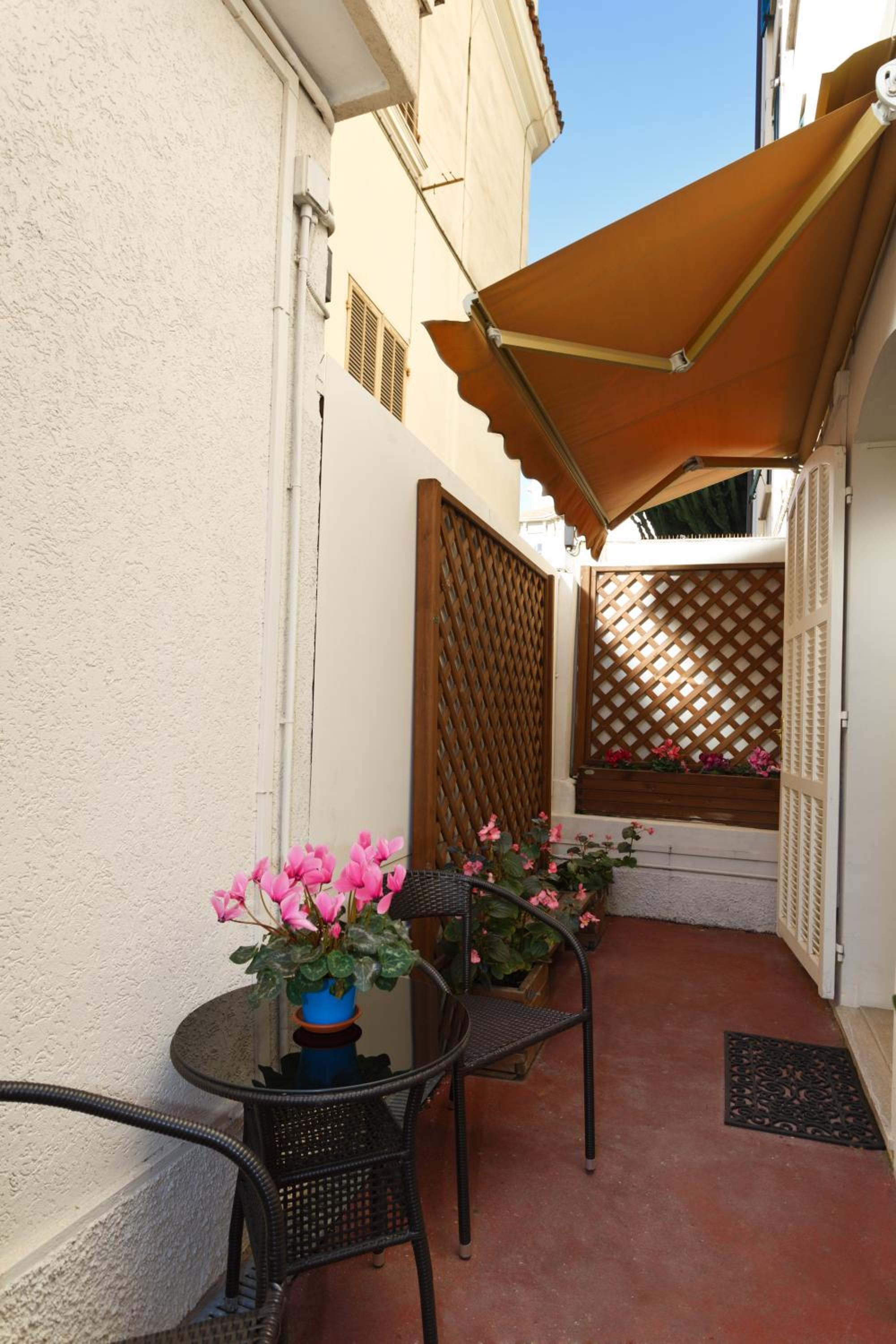 One-Bedroom Apartment - Ground Floor - Photo 19