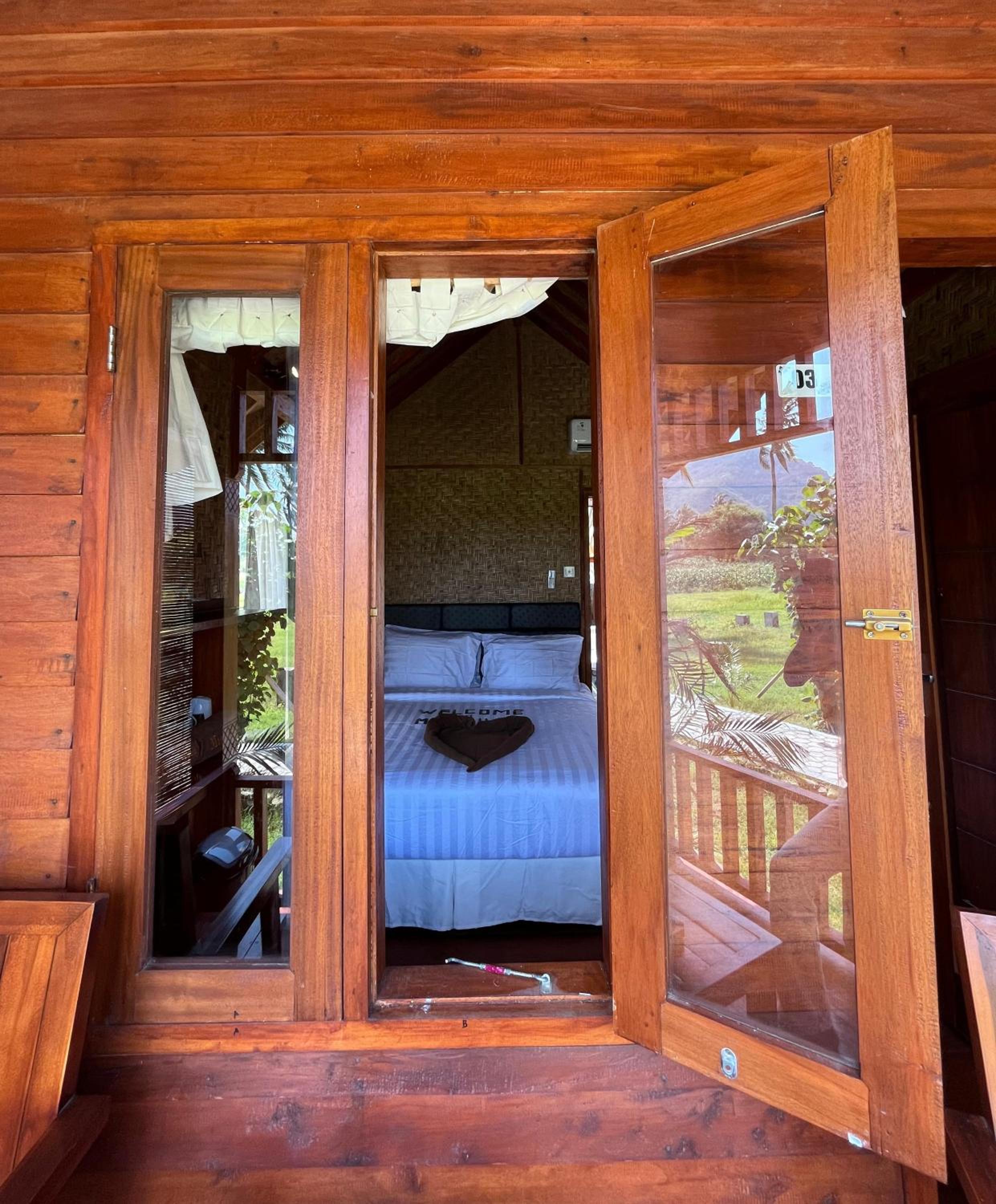 Deluxe Room - Photo 19