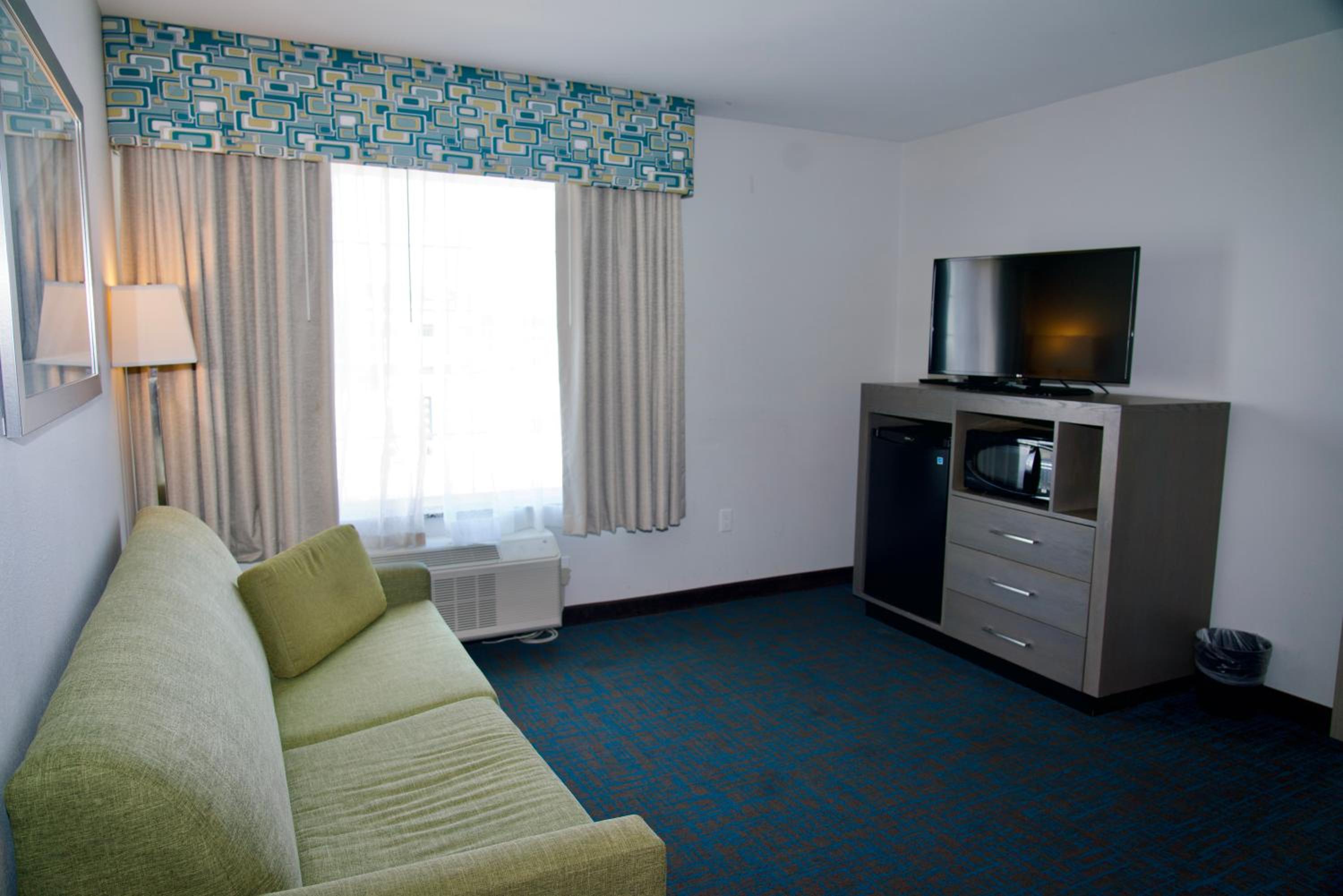 One-Bedroom King Suite - Non-Smoking photo 2
