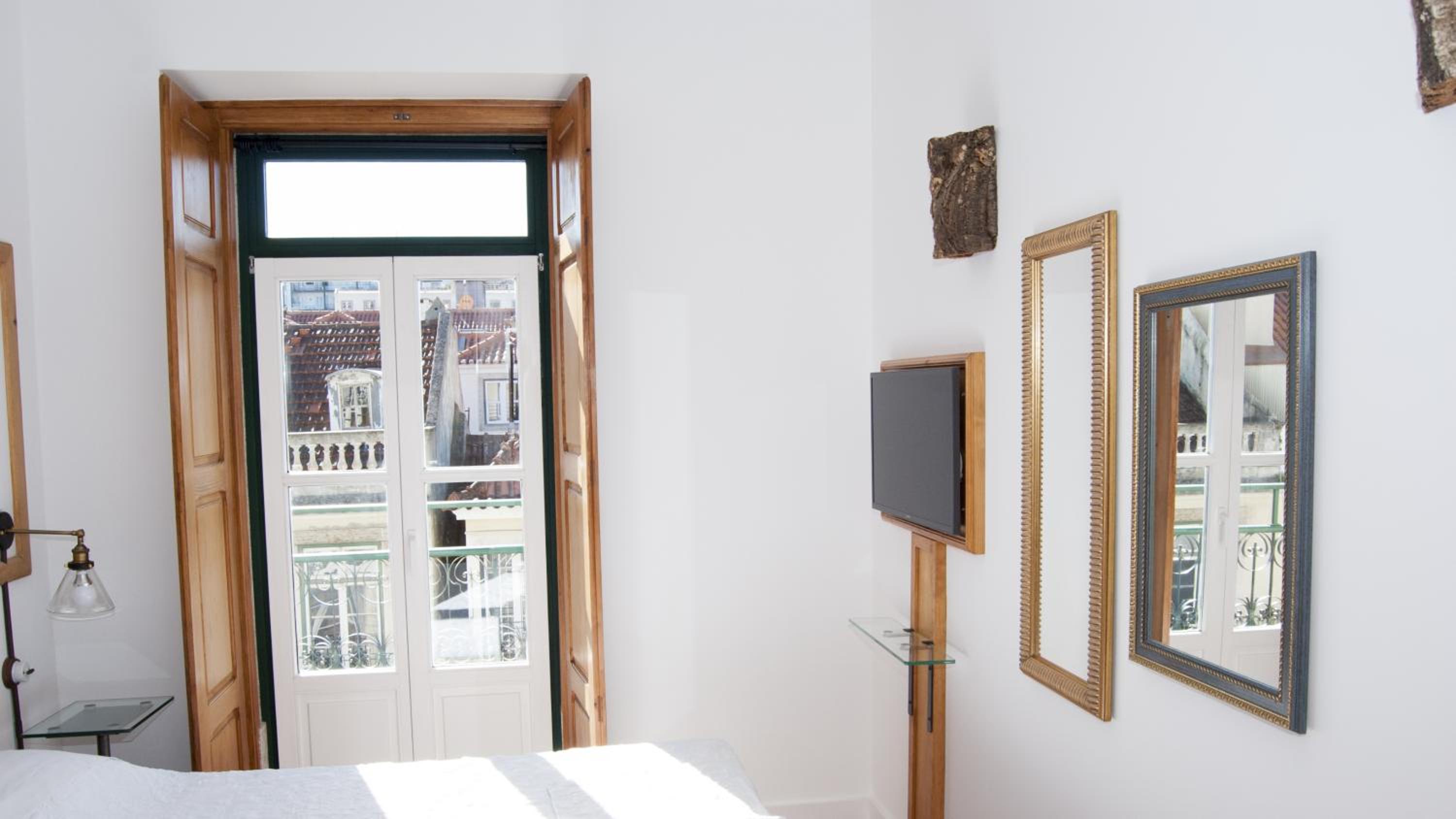 Two-Bedroom Apartment with Balcony photo 2