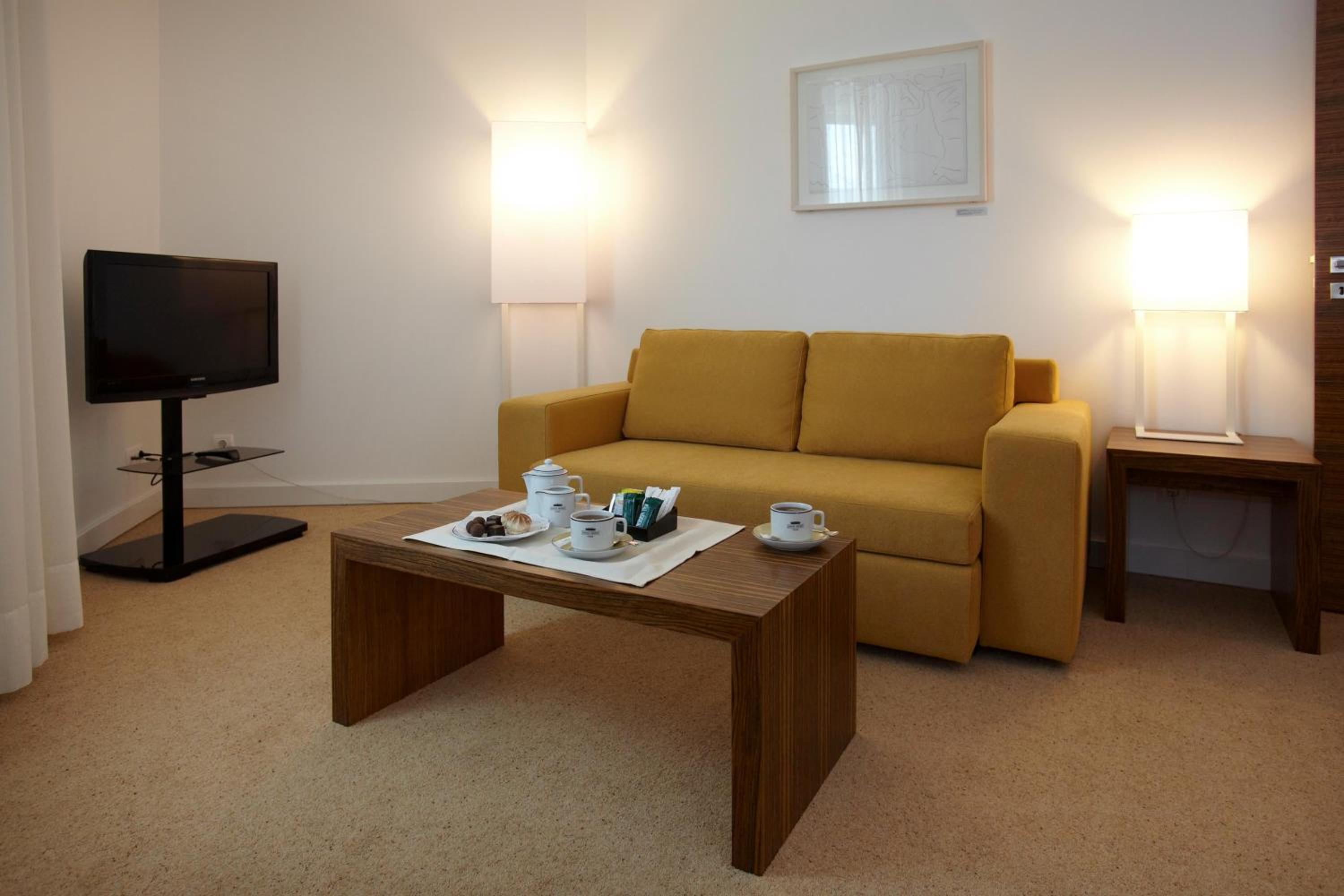Suite - Photo 2