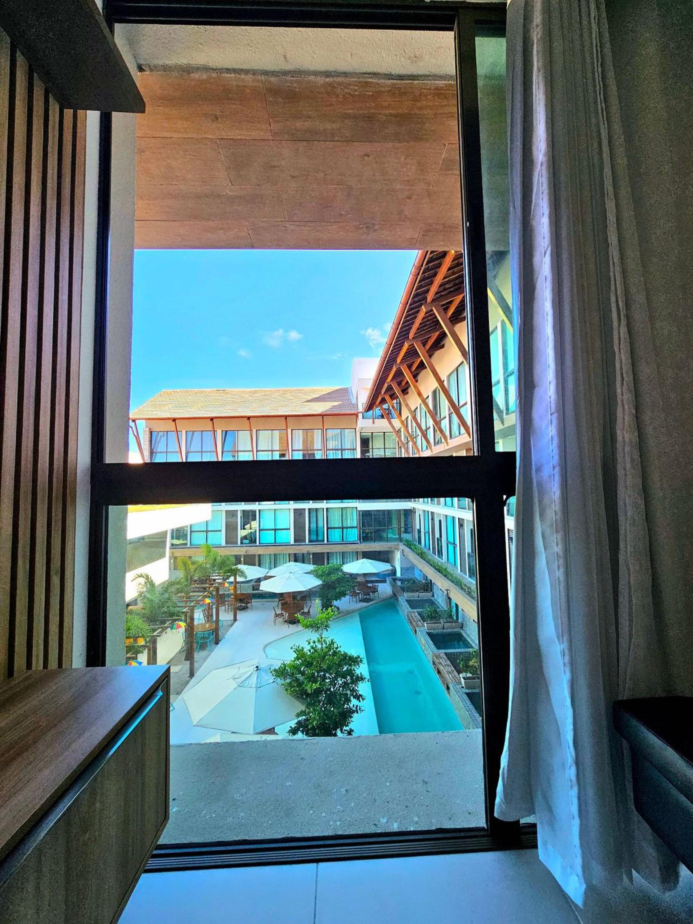 Apartment with Pool View