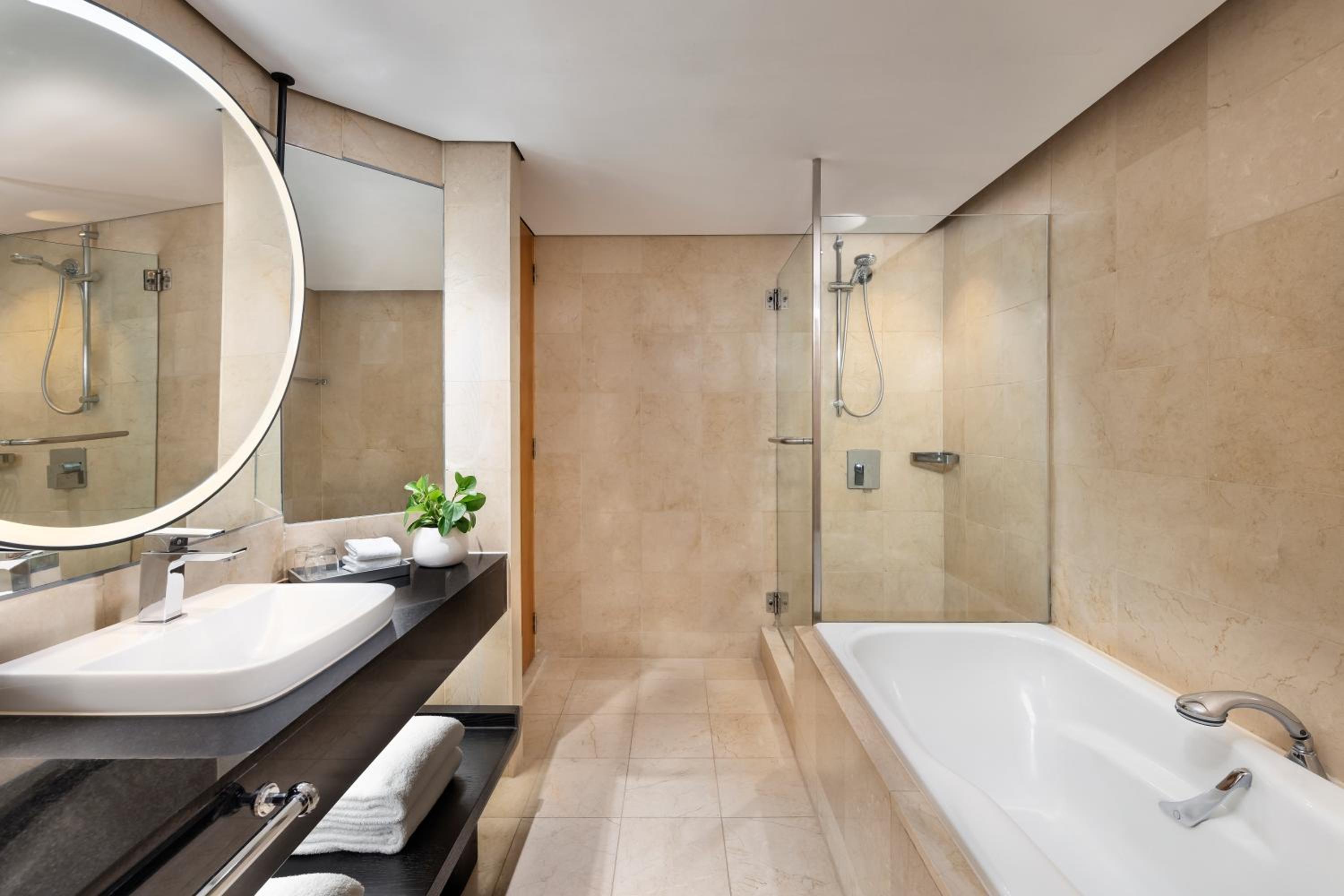 One-Bedroom Executive King Suite with Sky Tower View - Photo 1