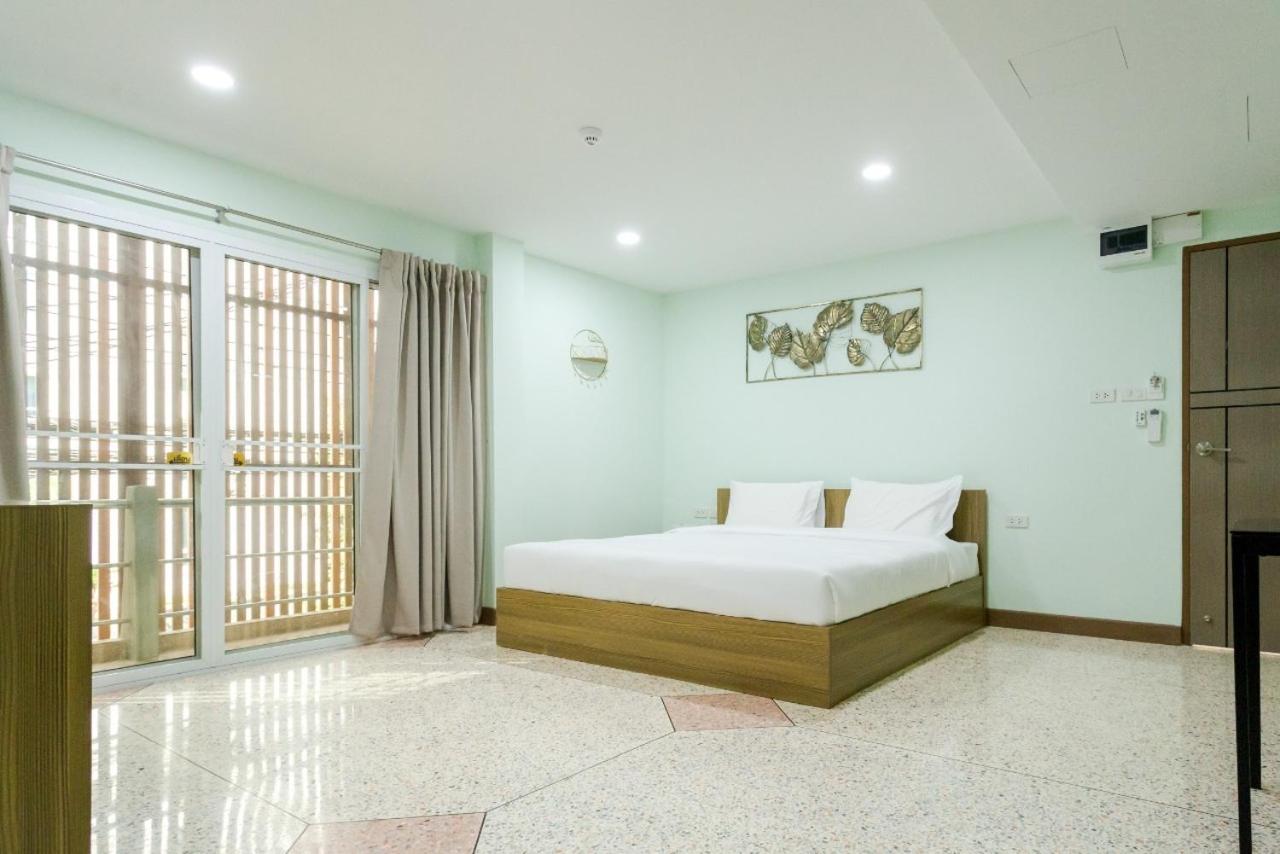 Deluxe King Room photo 2
