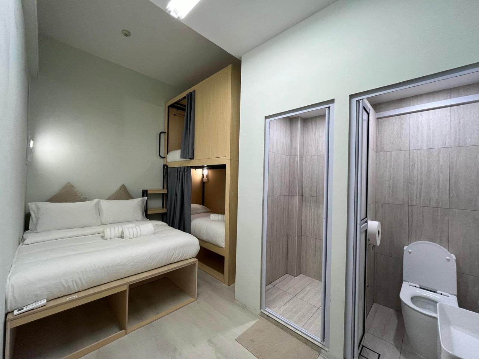 Family Room with Private Bathroom photo 1