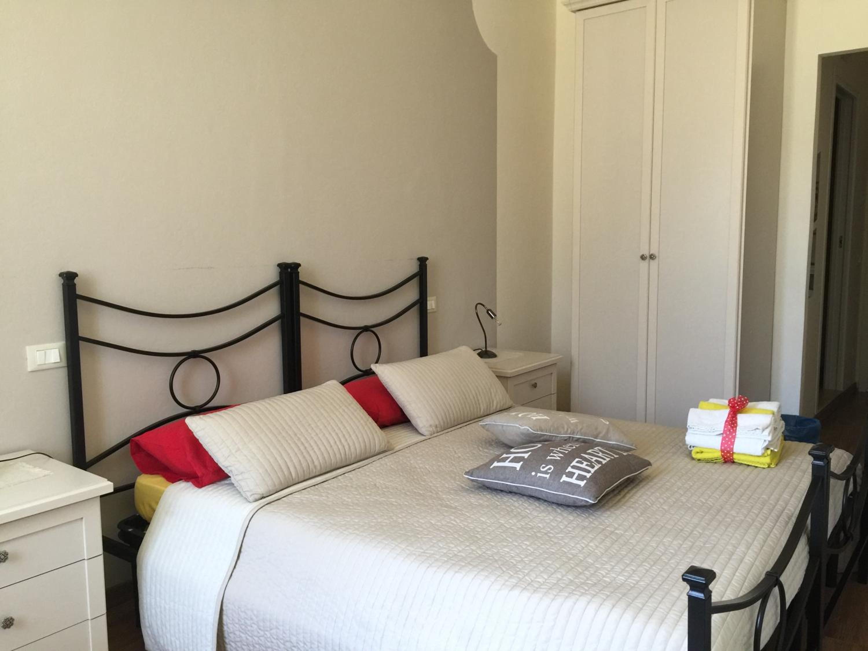 Twin Room with Private Bathroom photo 2