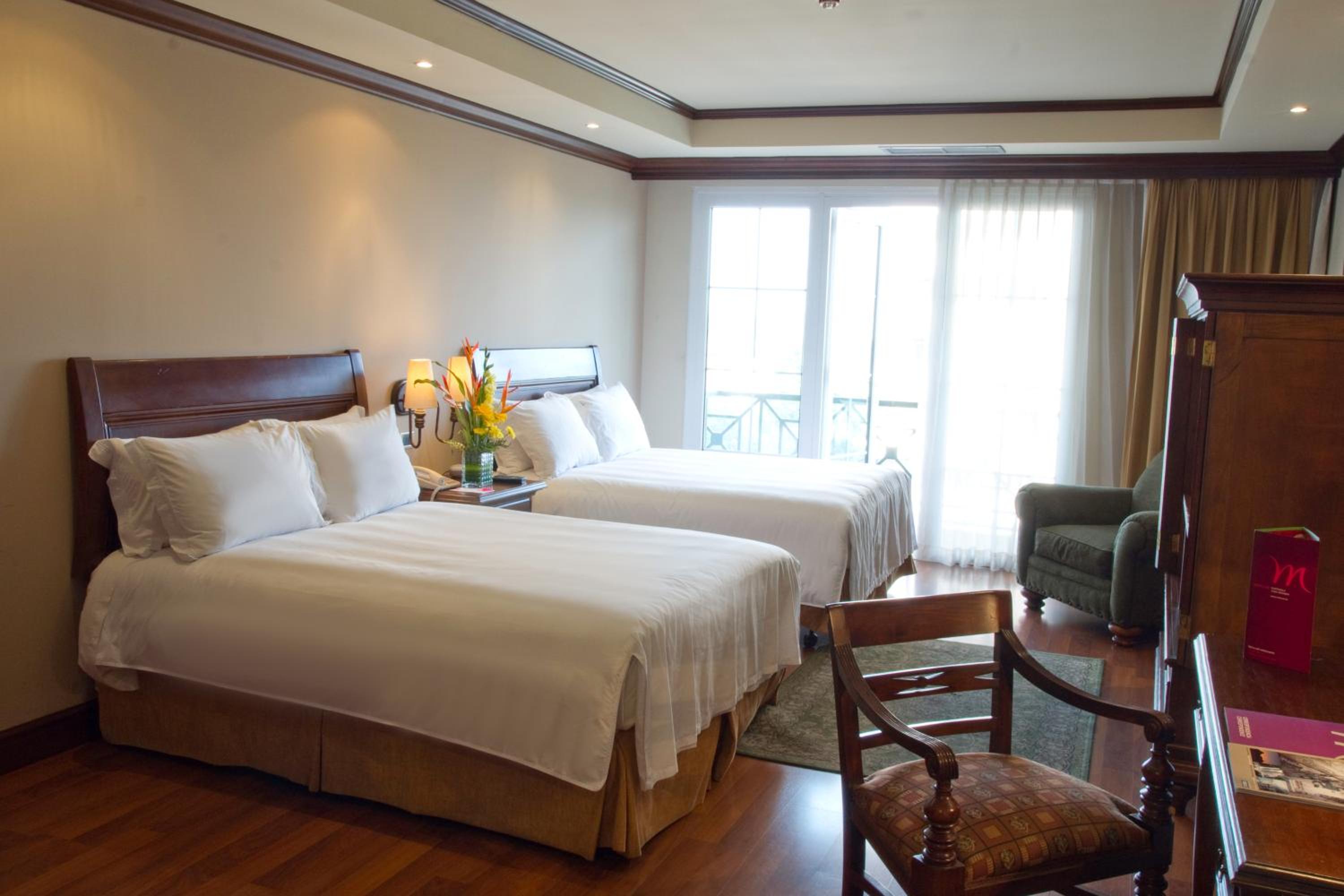 Junior Suite with Two Queen Beds photo 3