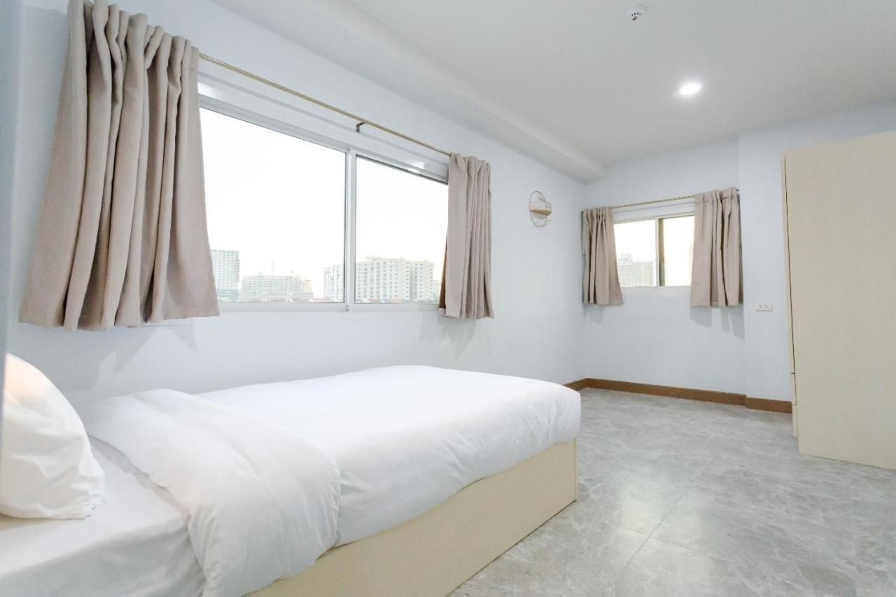Two-Bedroom Apartment with Balcony photo 3