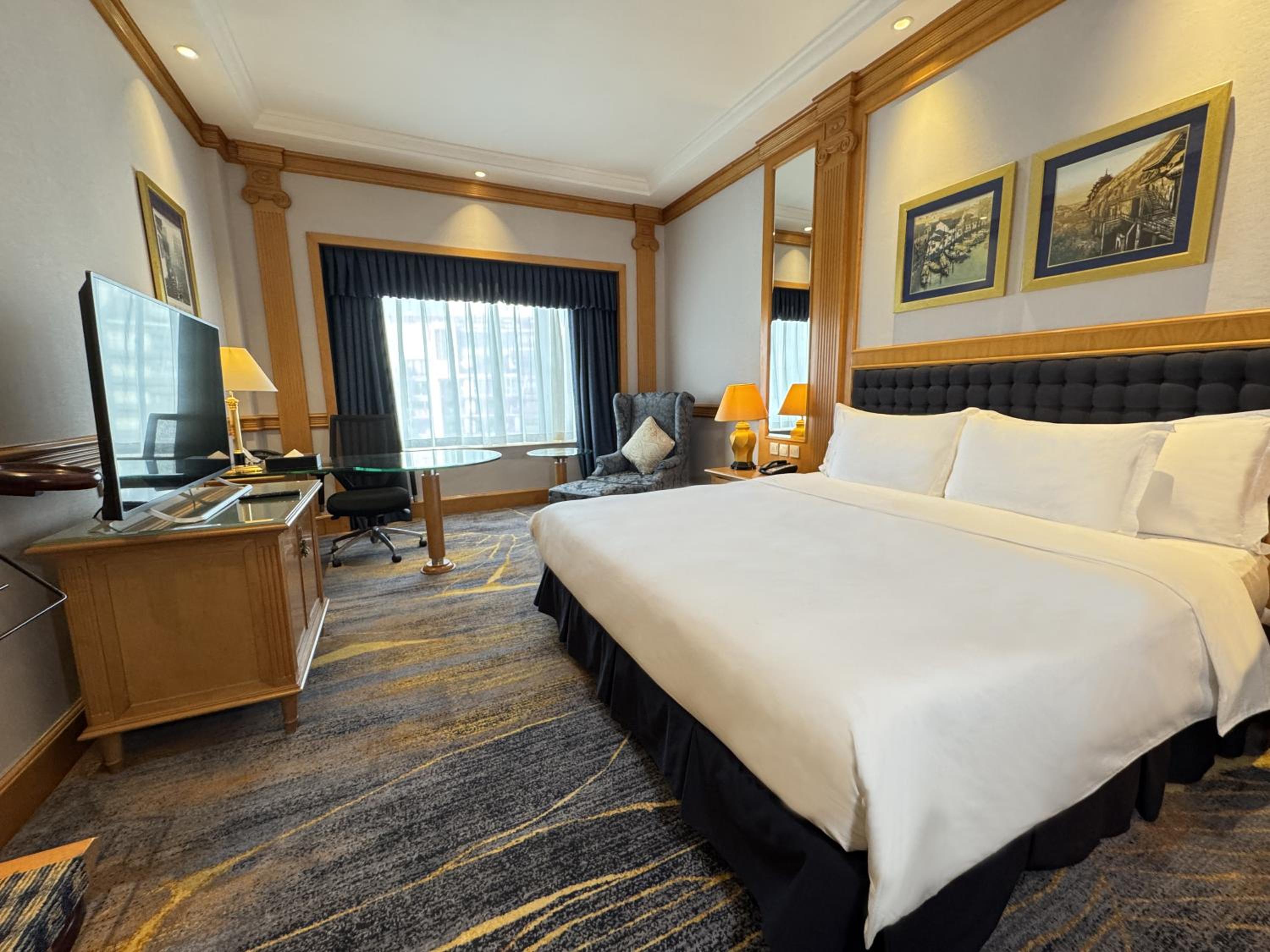 Standard King Room - Lounge Access