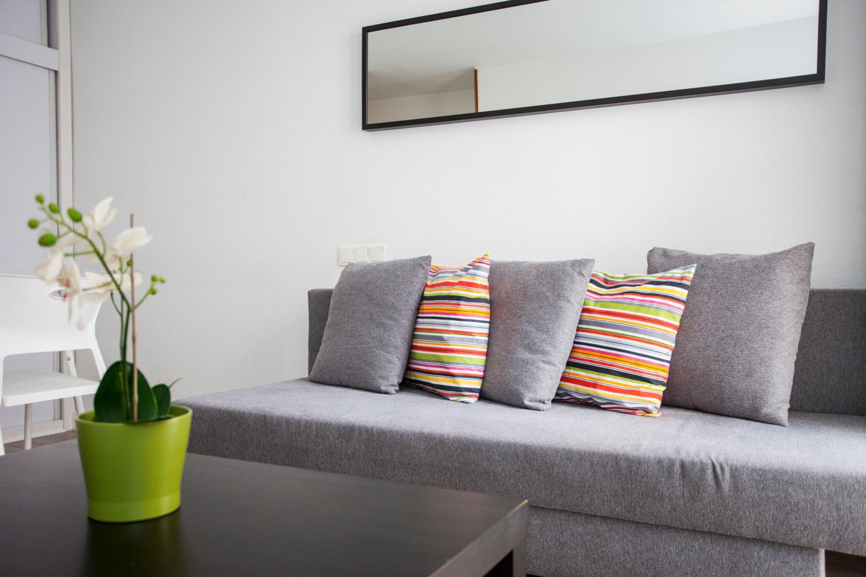 One-Bedroom Apartment (5 Adults) photo 2