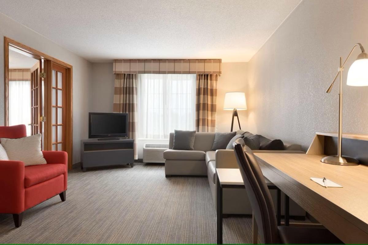 Executive Suite, 1 King Bed with Sofa bed - Photo 2