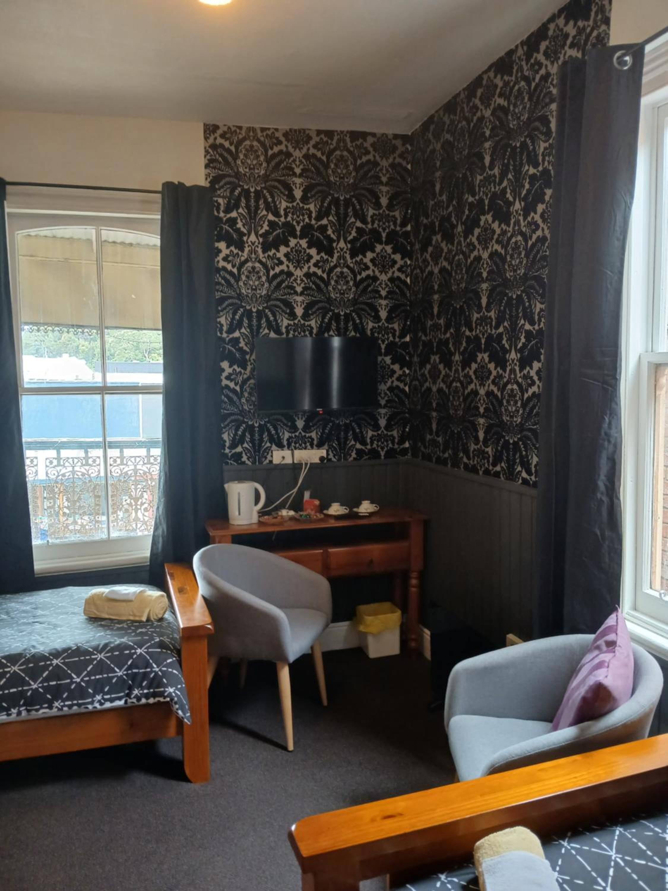 Standard Twin Room with Mountain View