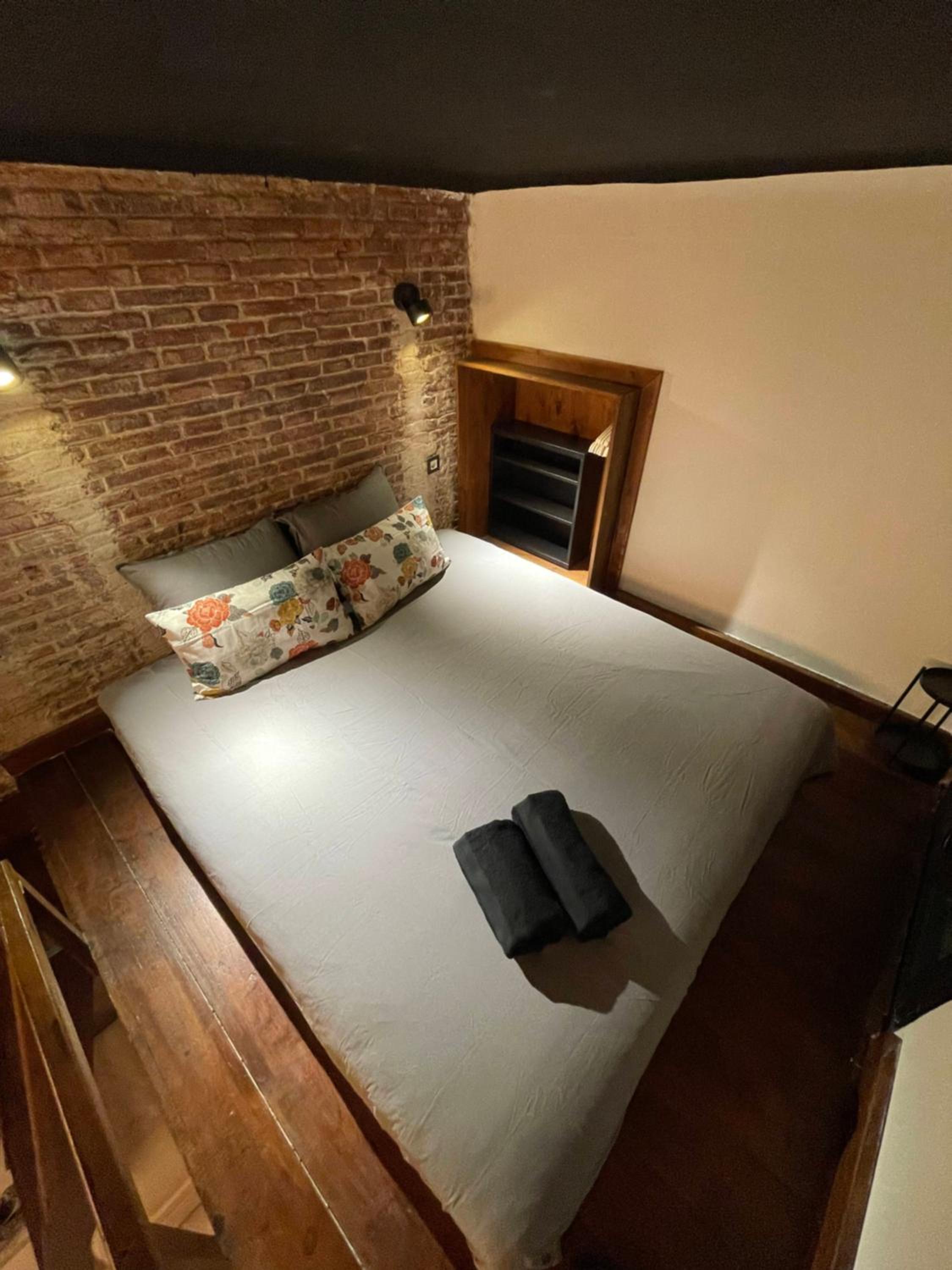 One-Bedroom Apartment photo 2
