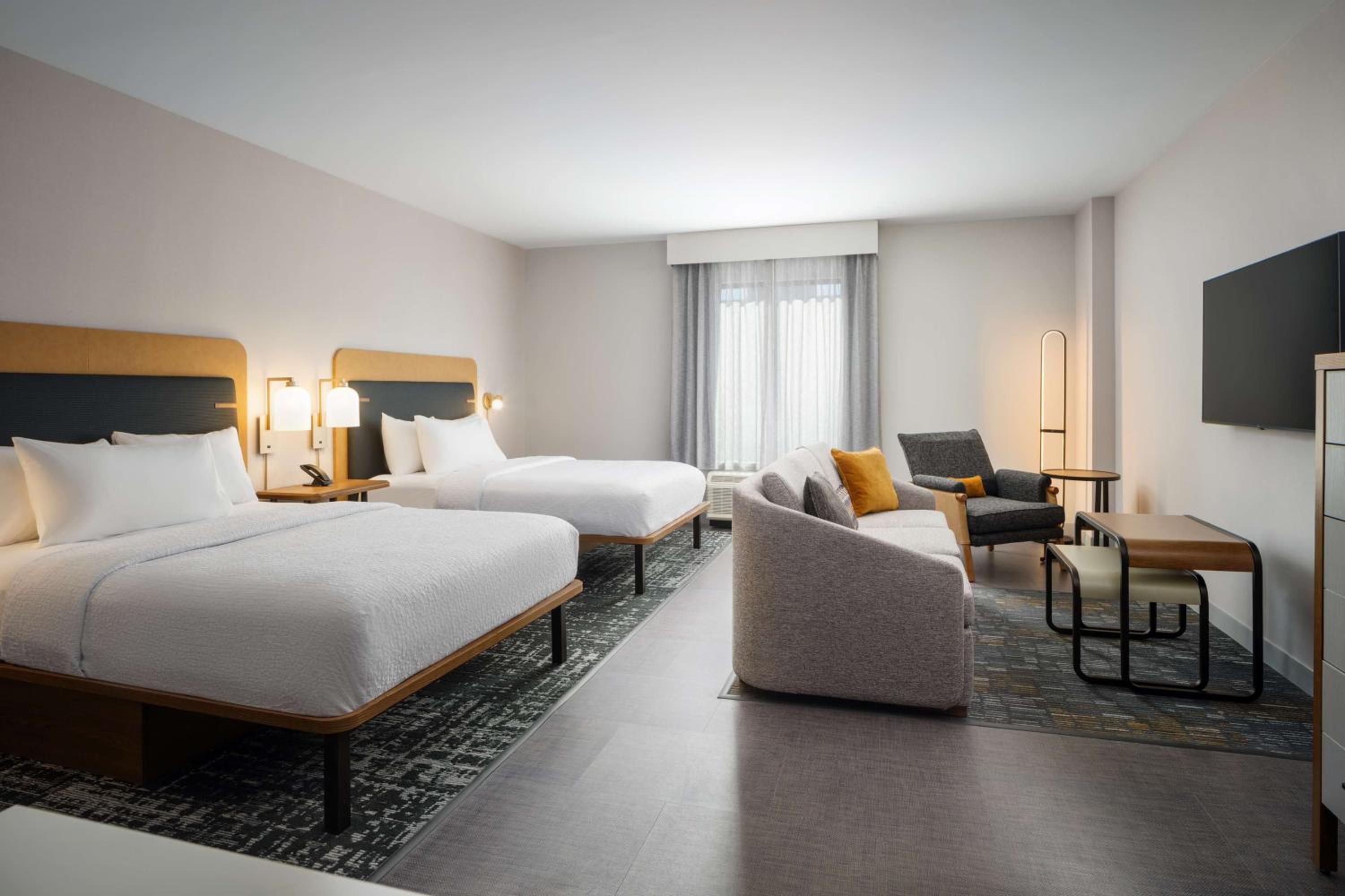 Studio Suite With Two Queen Beds - Photo 1