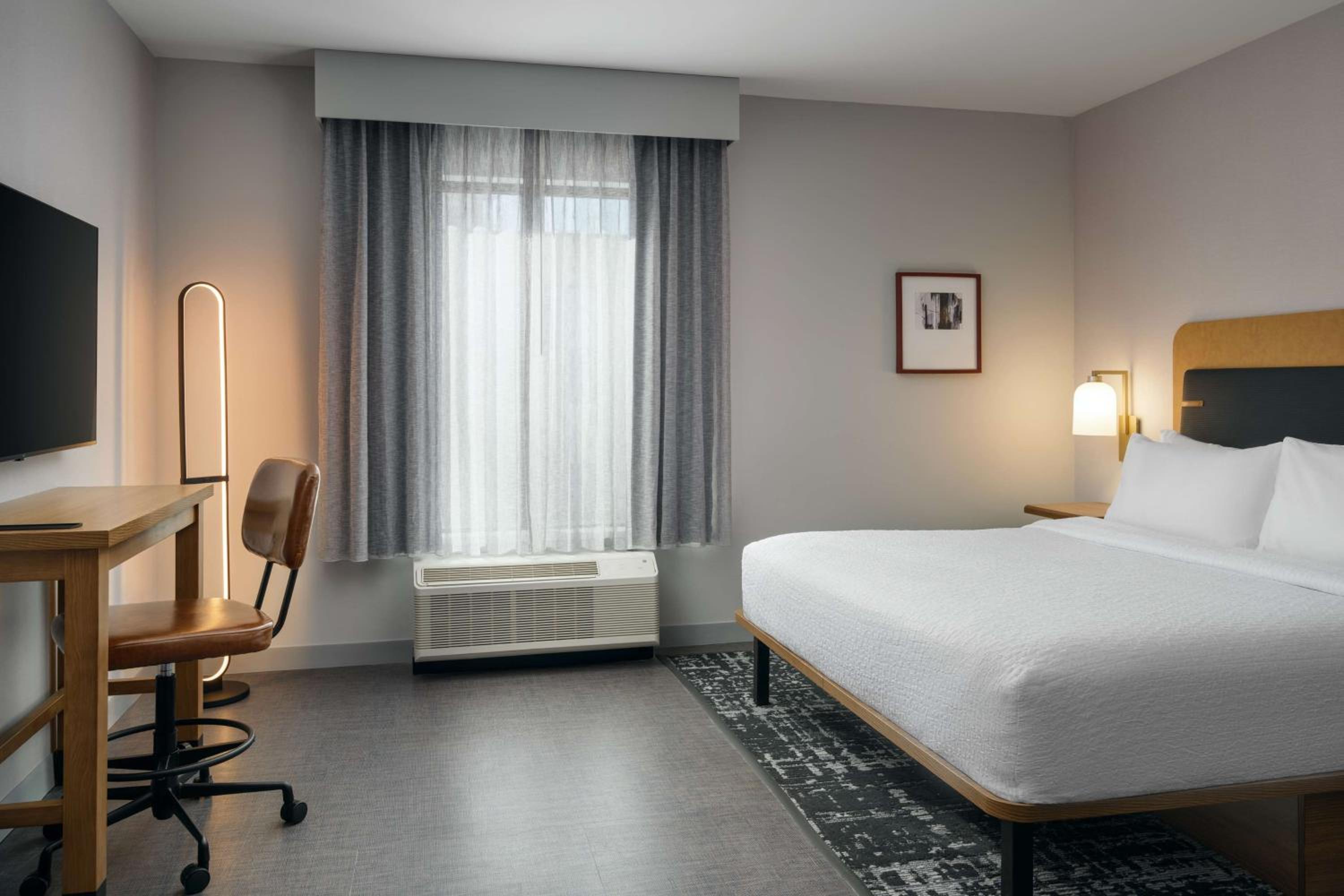 Efficiency King Suite  - Photo 1