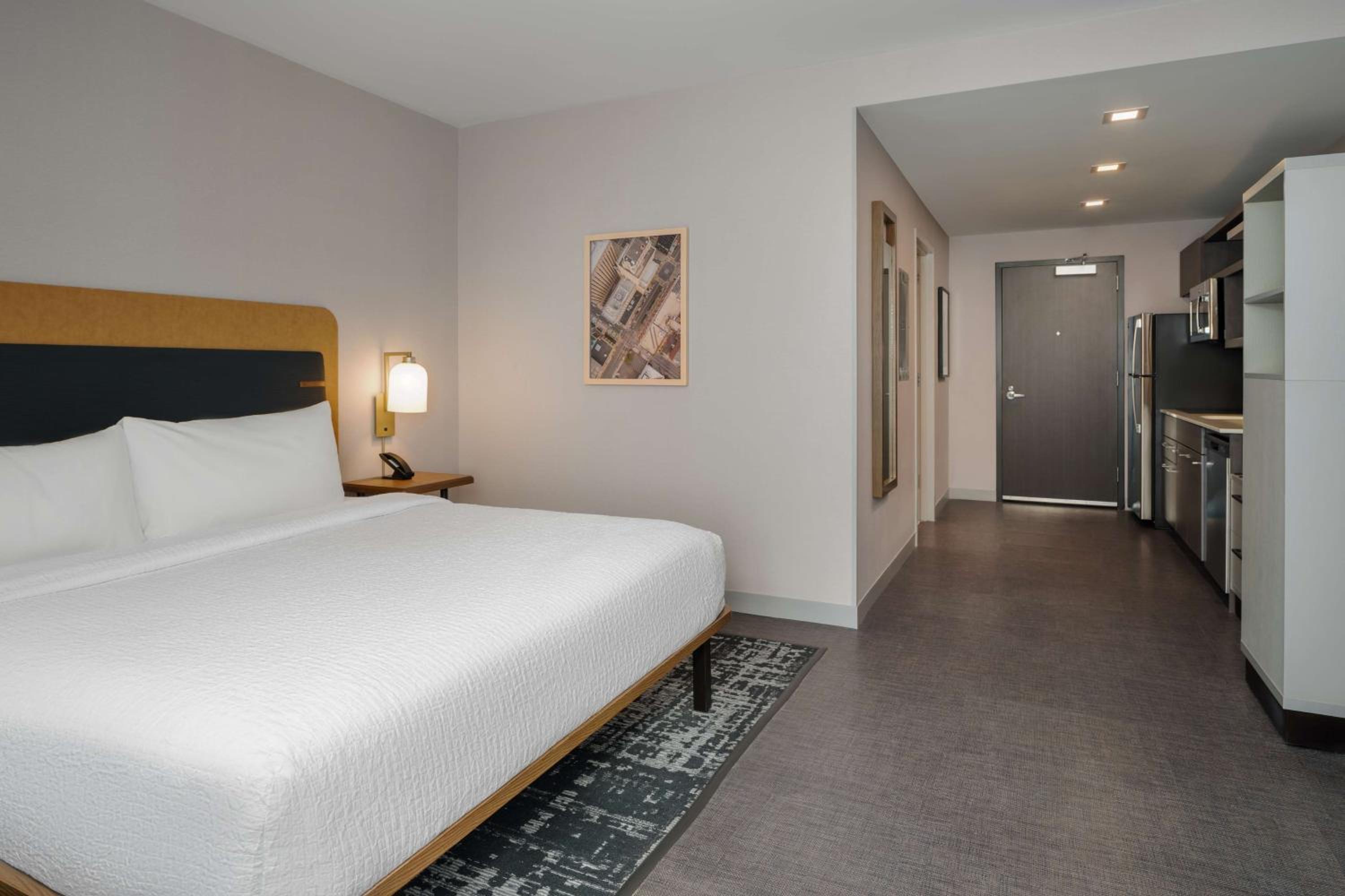 Efficiency King Suite  - Photo 2