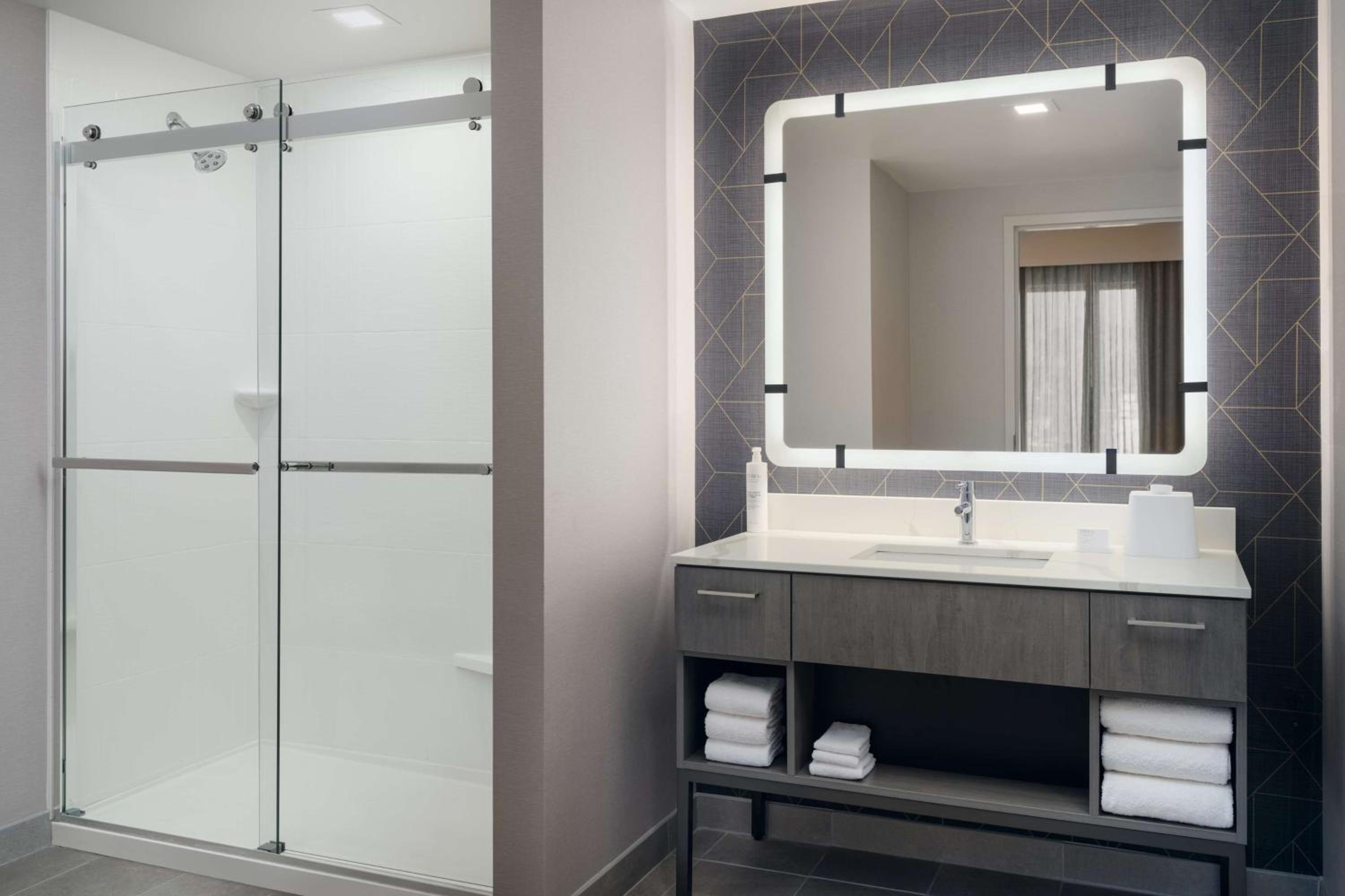 Studio Suite With Two Queen Beds - Photo 3