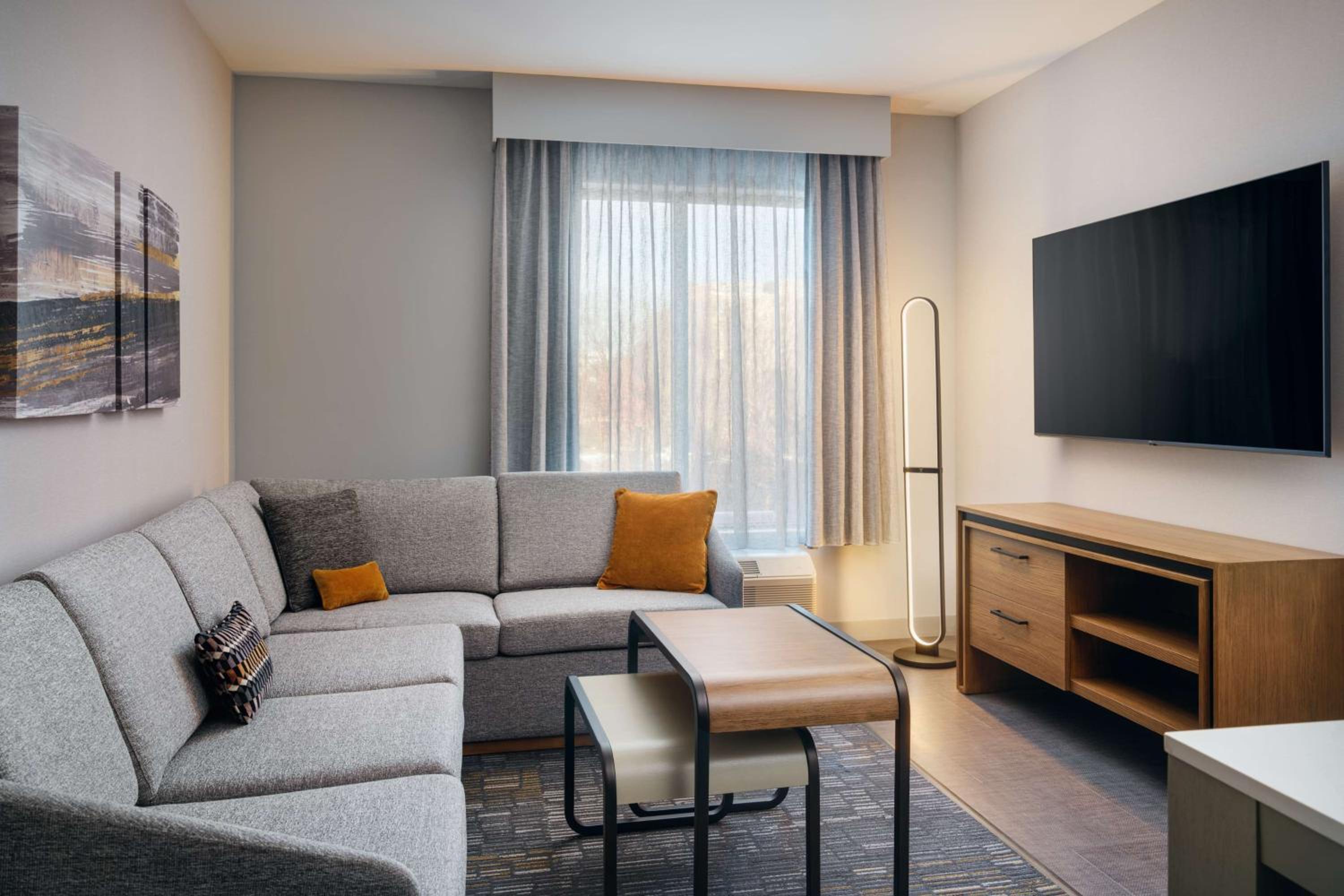 One-Bedroom King Suite - Photo 3