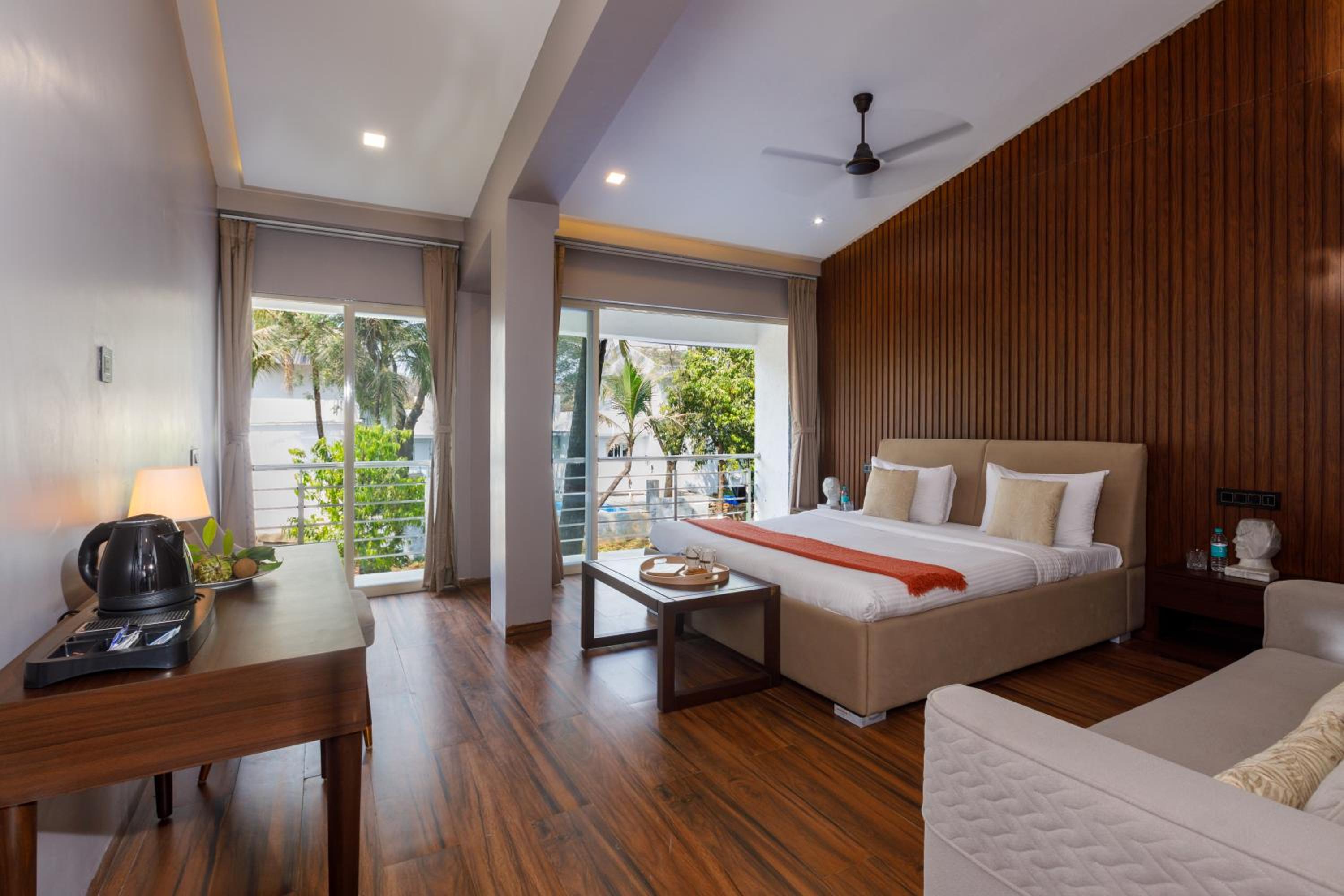 King Room with Pool View photo 2