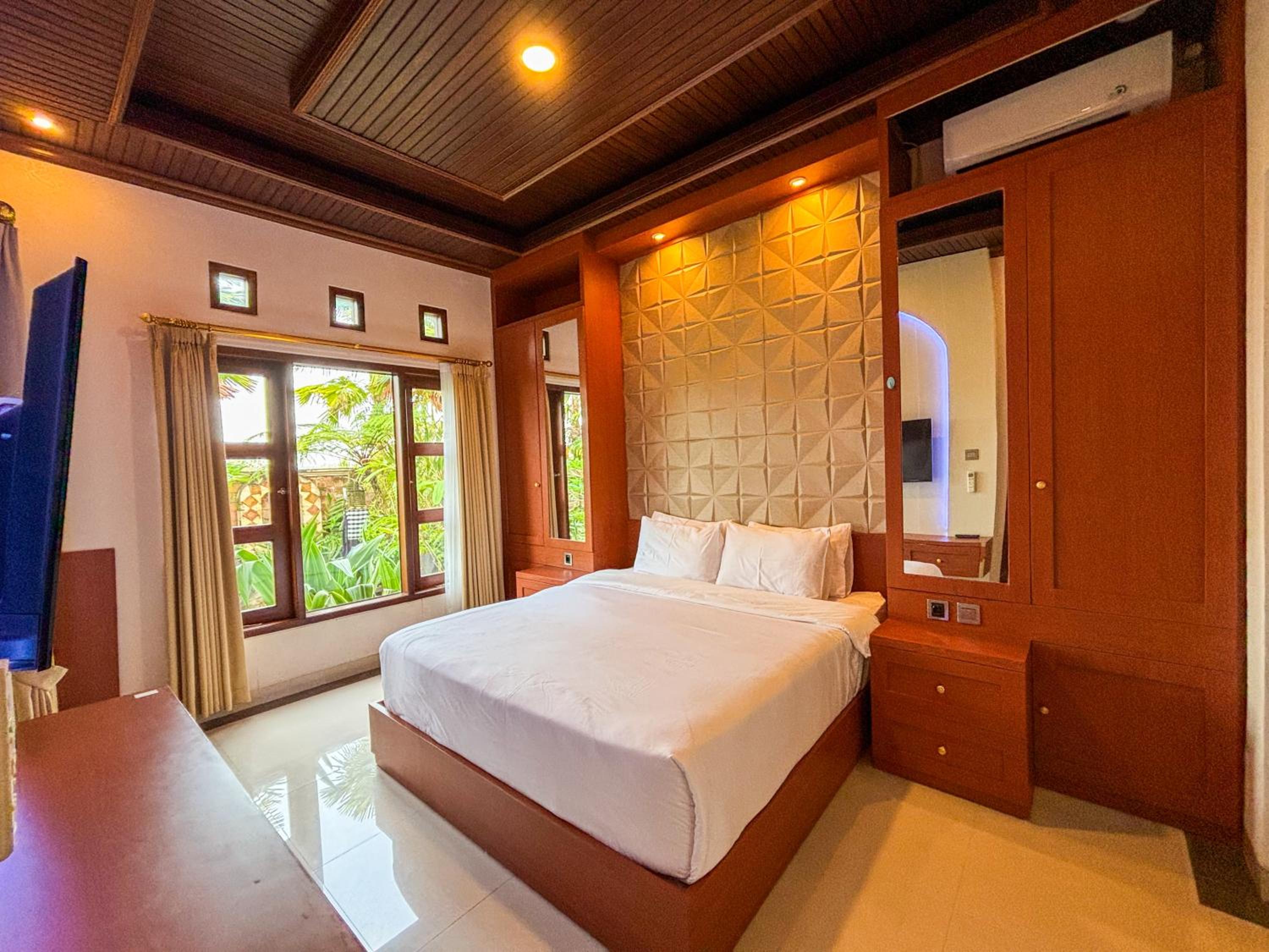 Villa with Private Pool photo 2