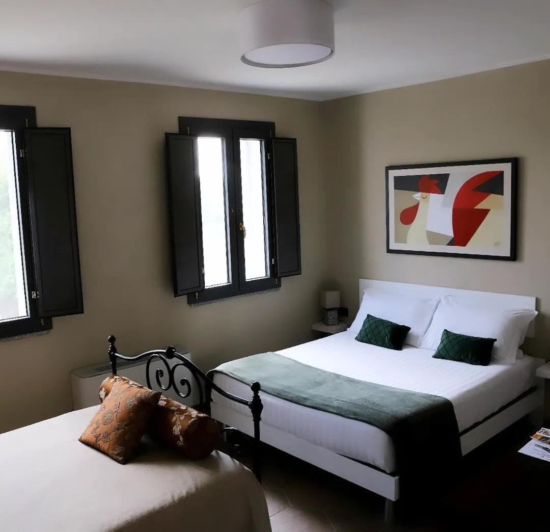 Deluxe King Room - Photo 2