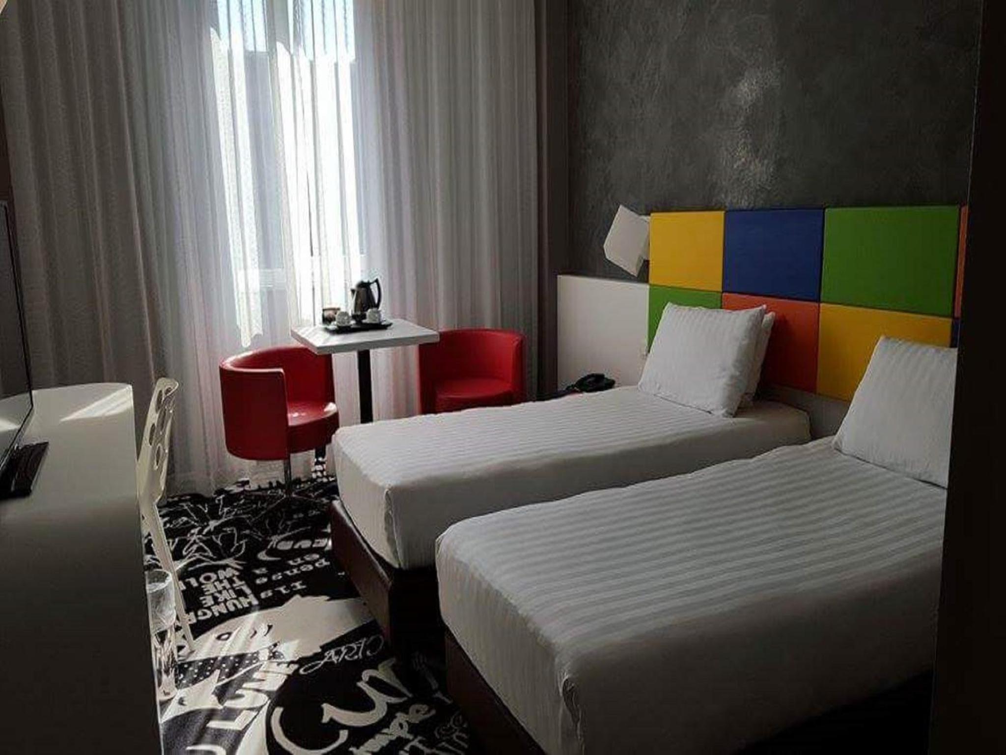 Twin Room - Photo 3