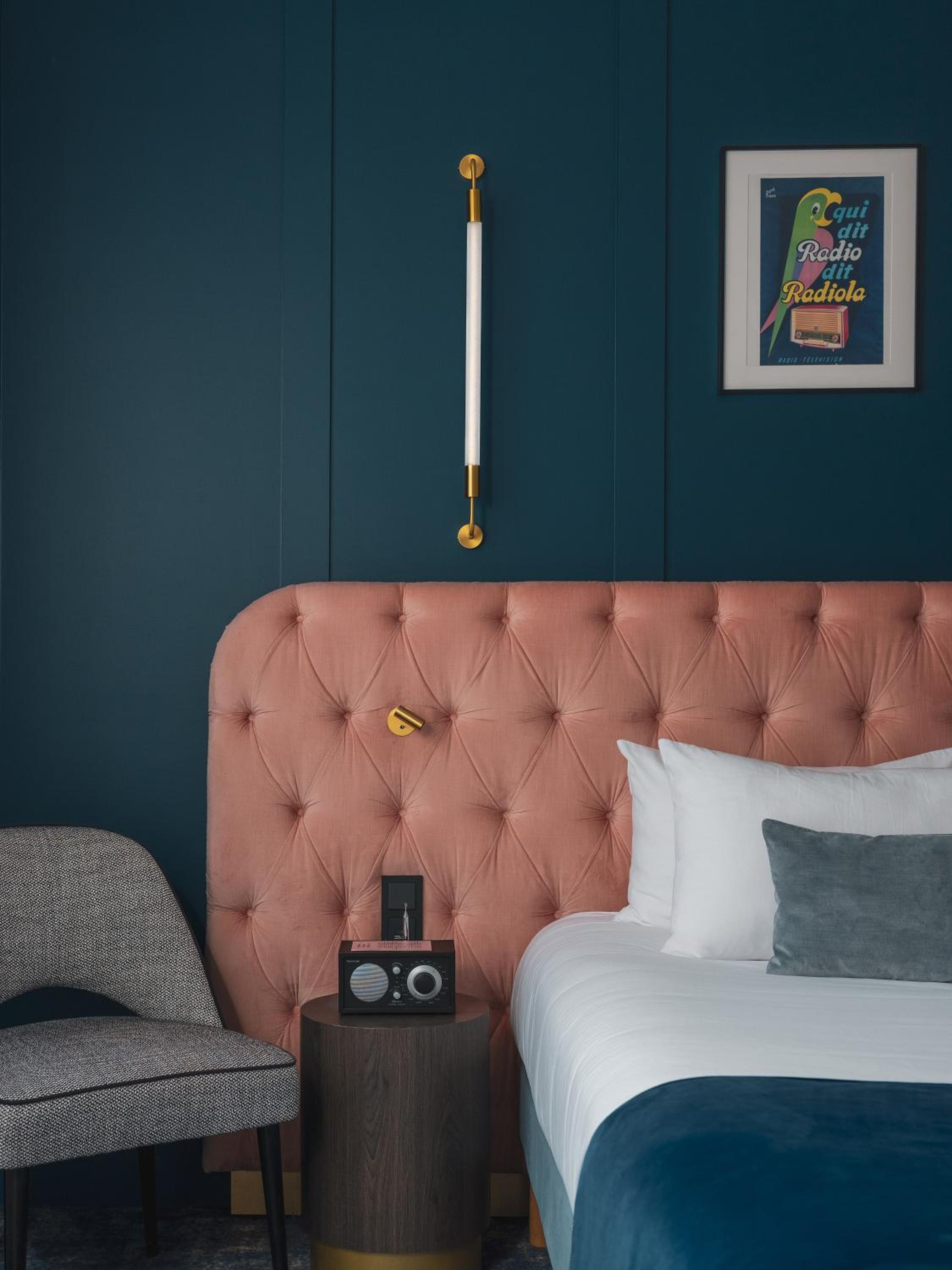 Deluxe Double Room thumbnail 5
