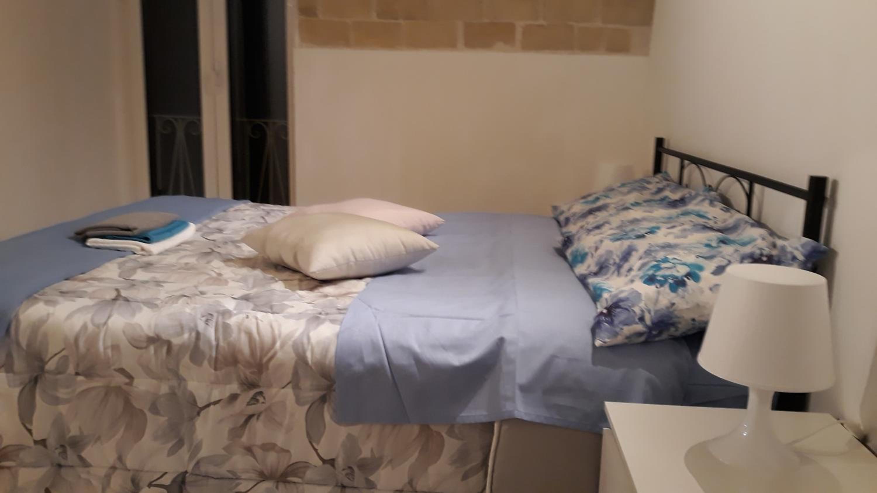 One-Bedroom Apartment photo 3