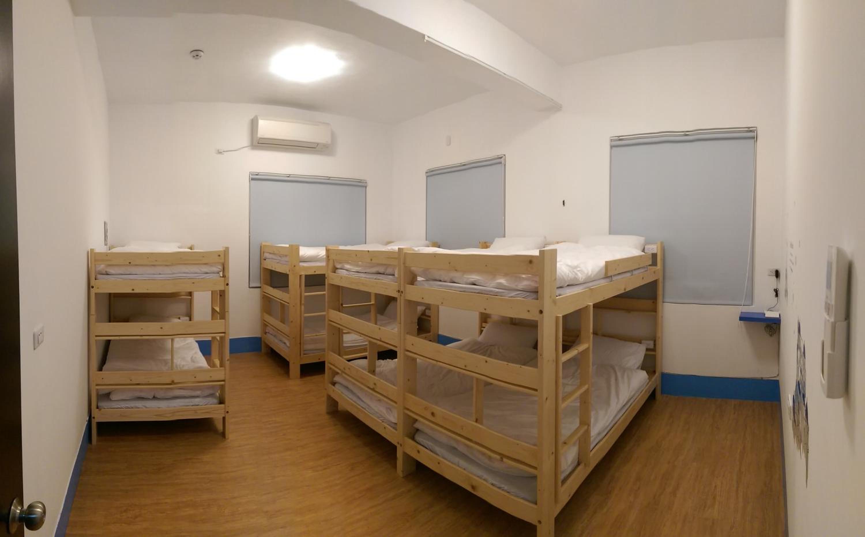 Bed in 8-Bed Mixed Dormitory Room photo 3