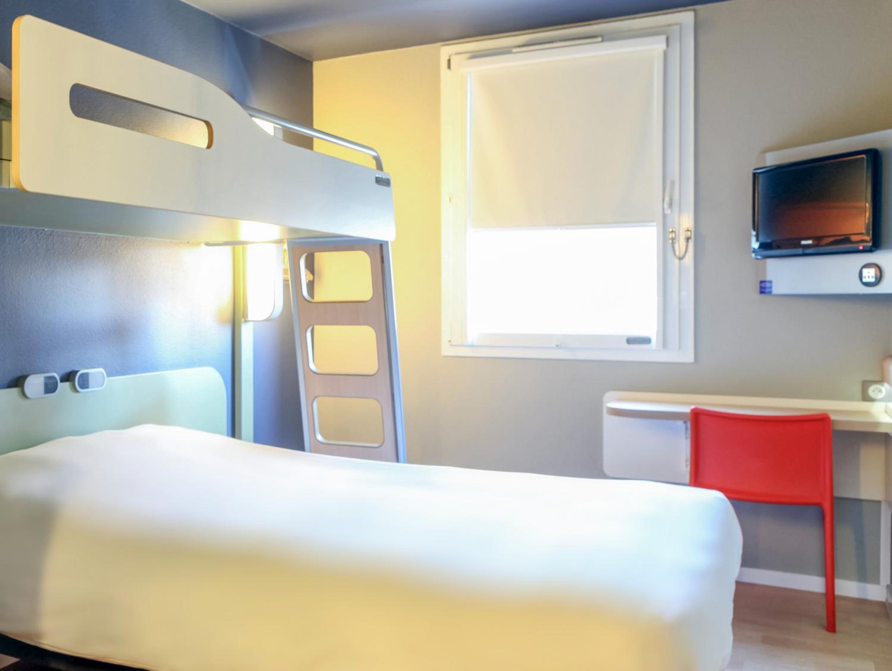 Triple Room with One Double Bed and One Bunk Bed - Photo 4