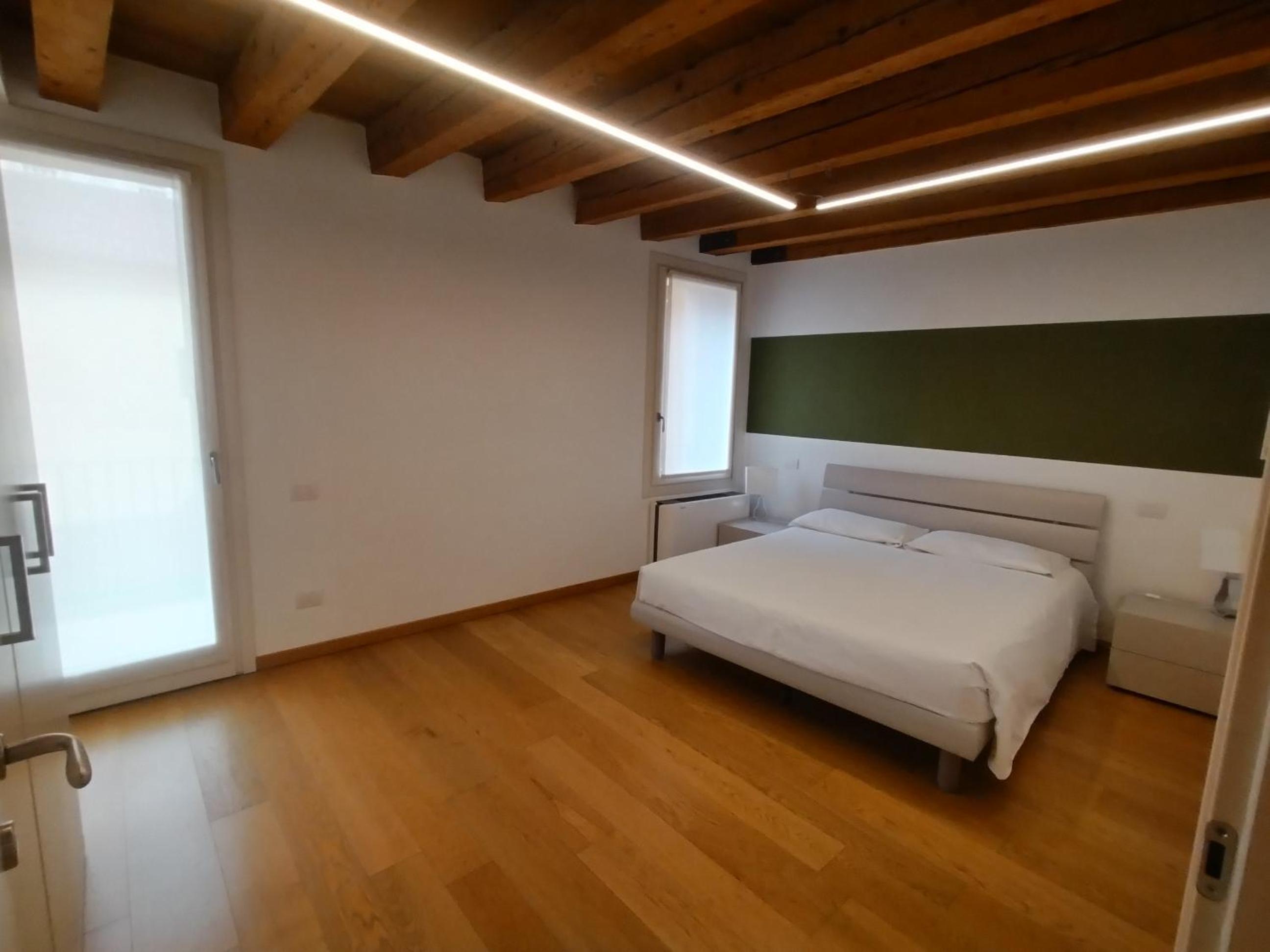 Superior One-Bedroom Apartment with Balcony - Photo 4