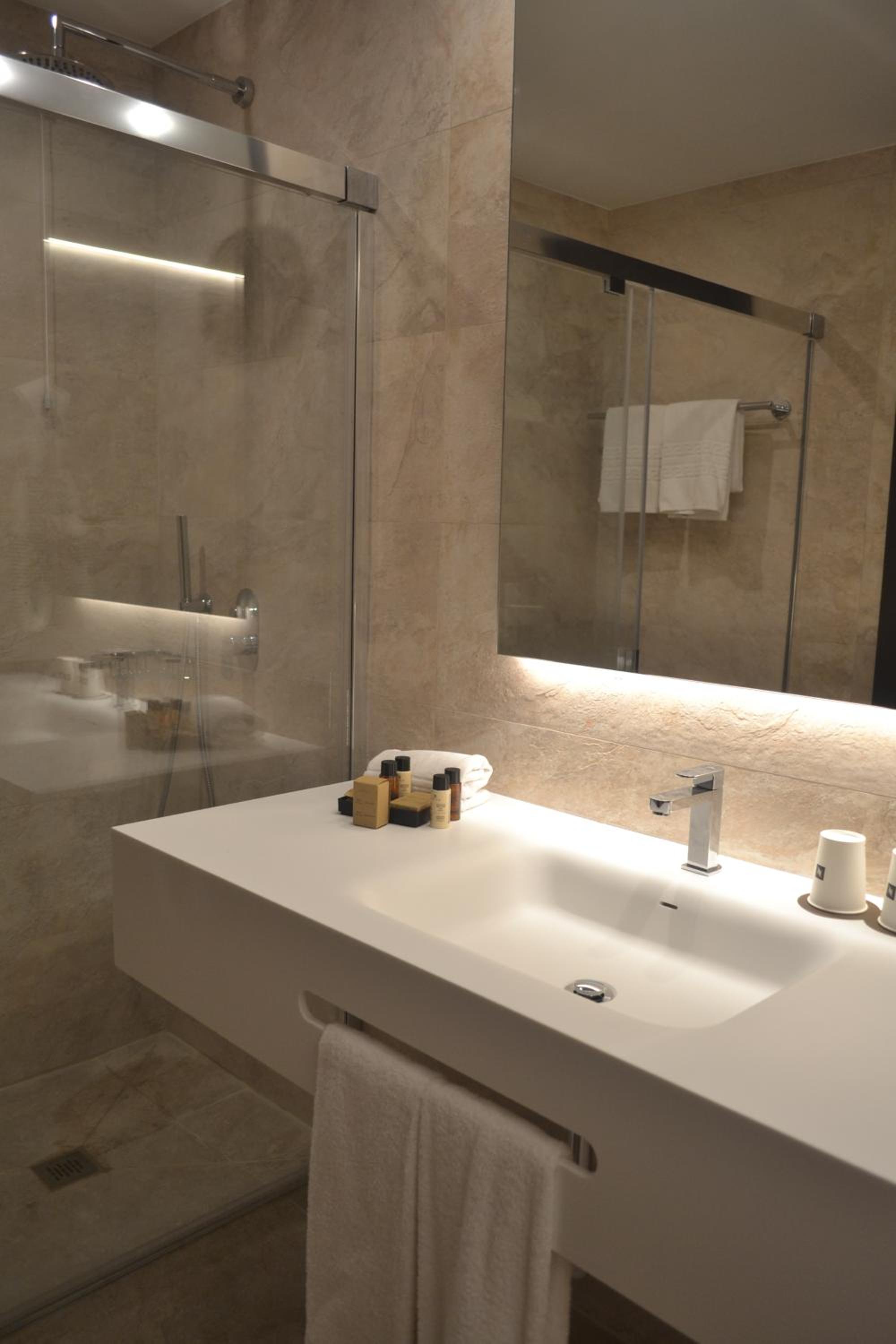 Premium Double Room - Photo 3