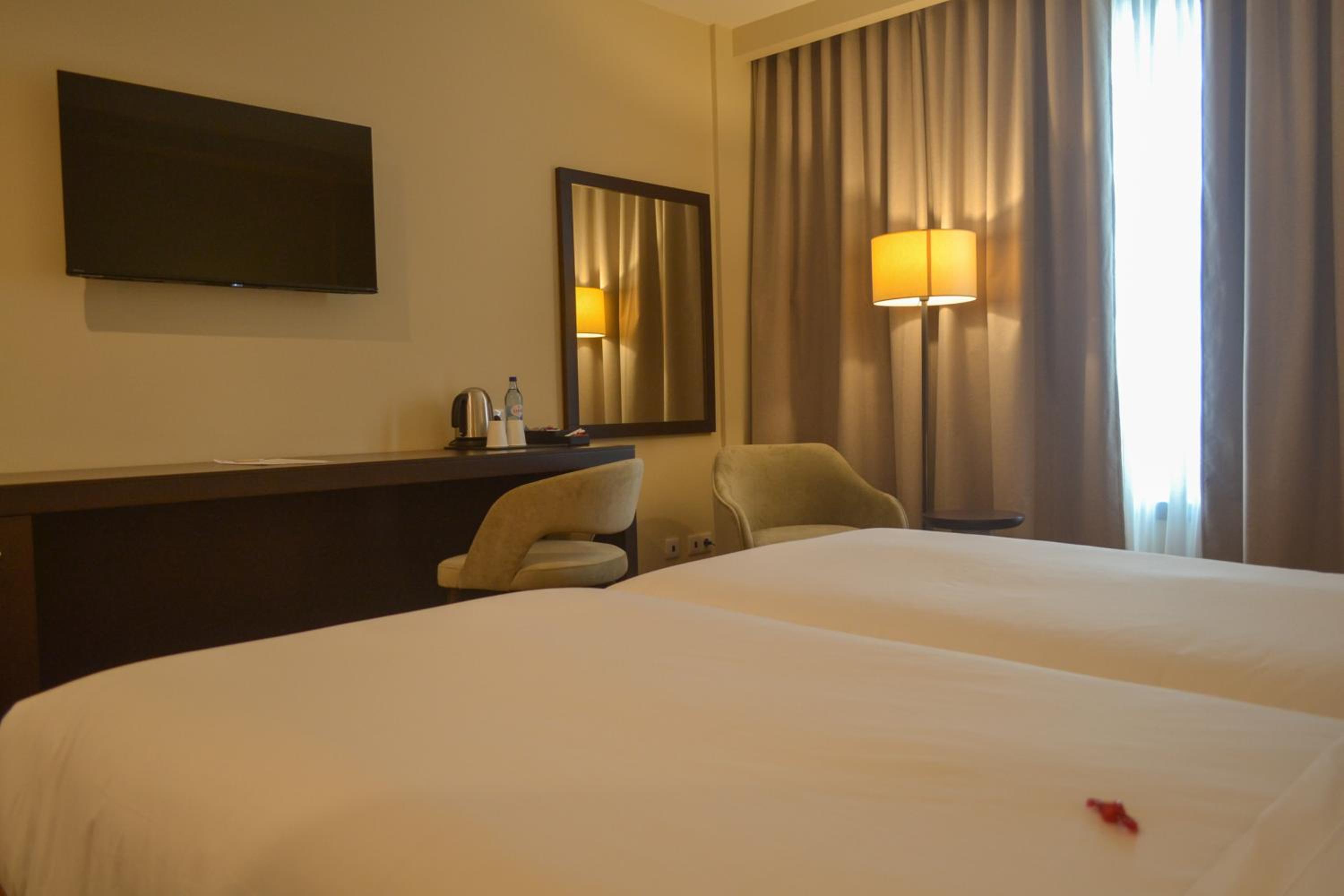Premium Twin Room - Photo 5