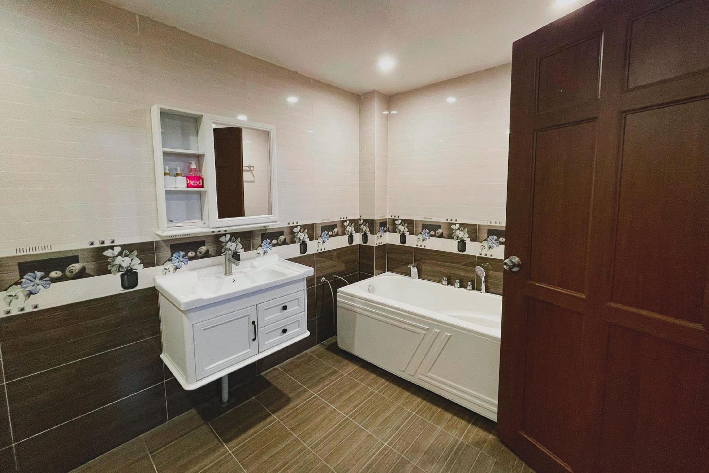 Premium Quadruple Room - Photo 6
