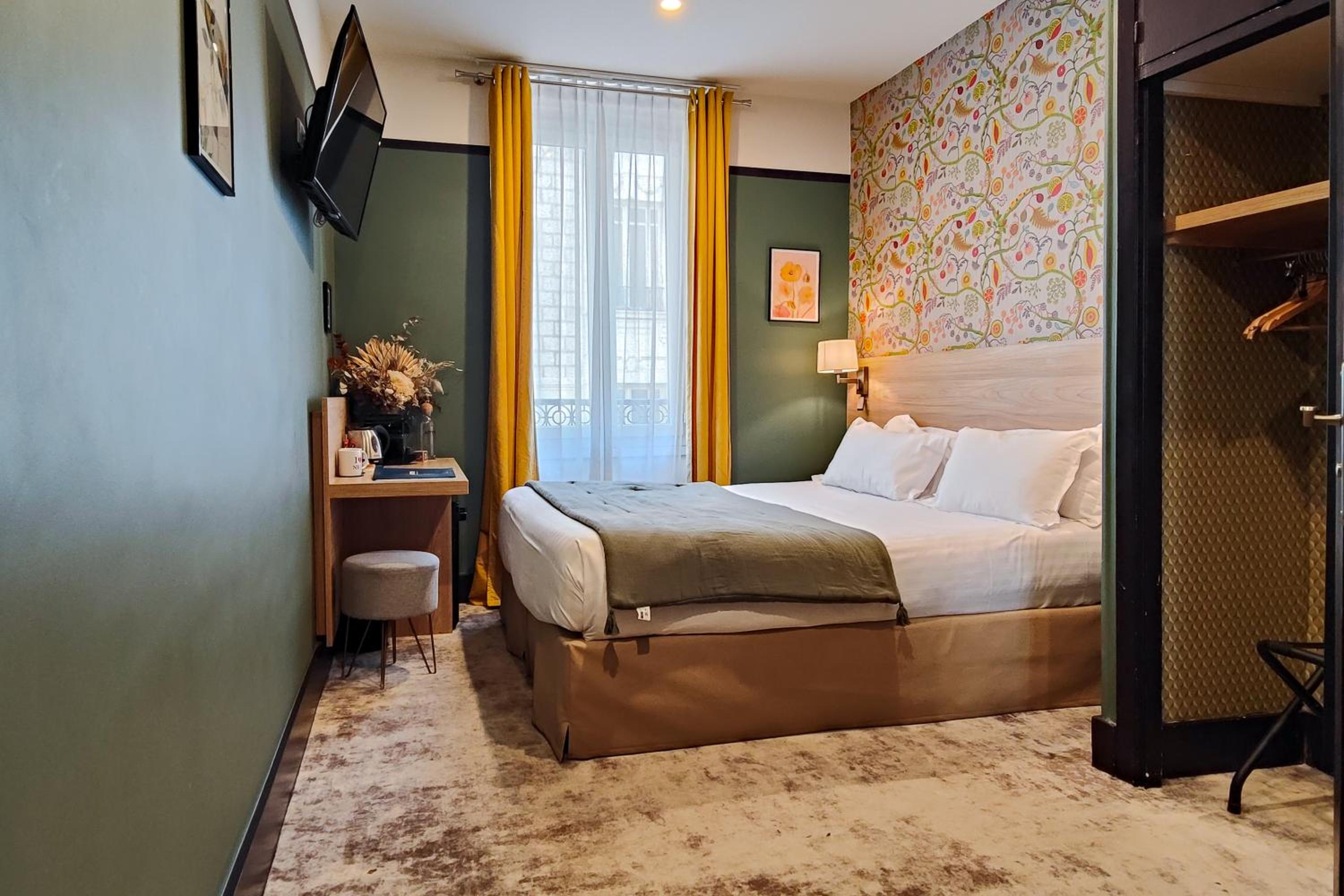 Standard Double Room thumbnail 6