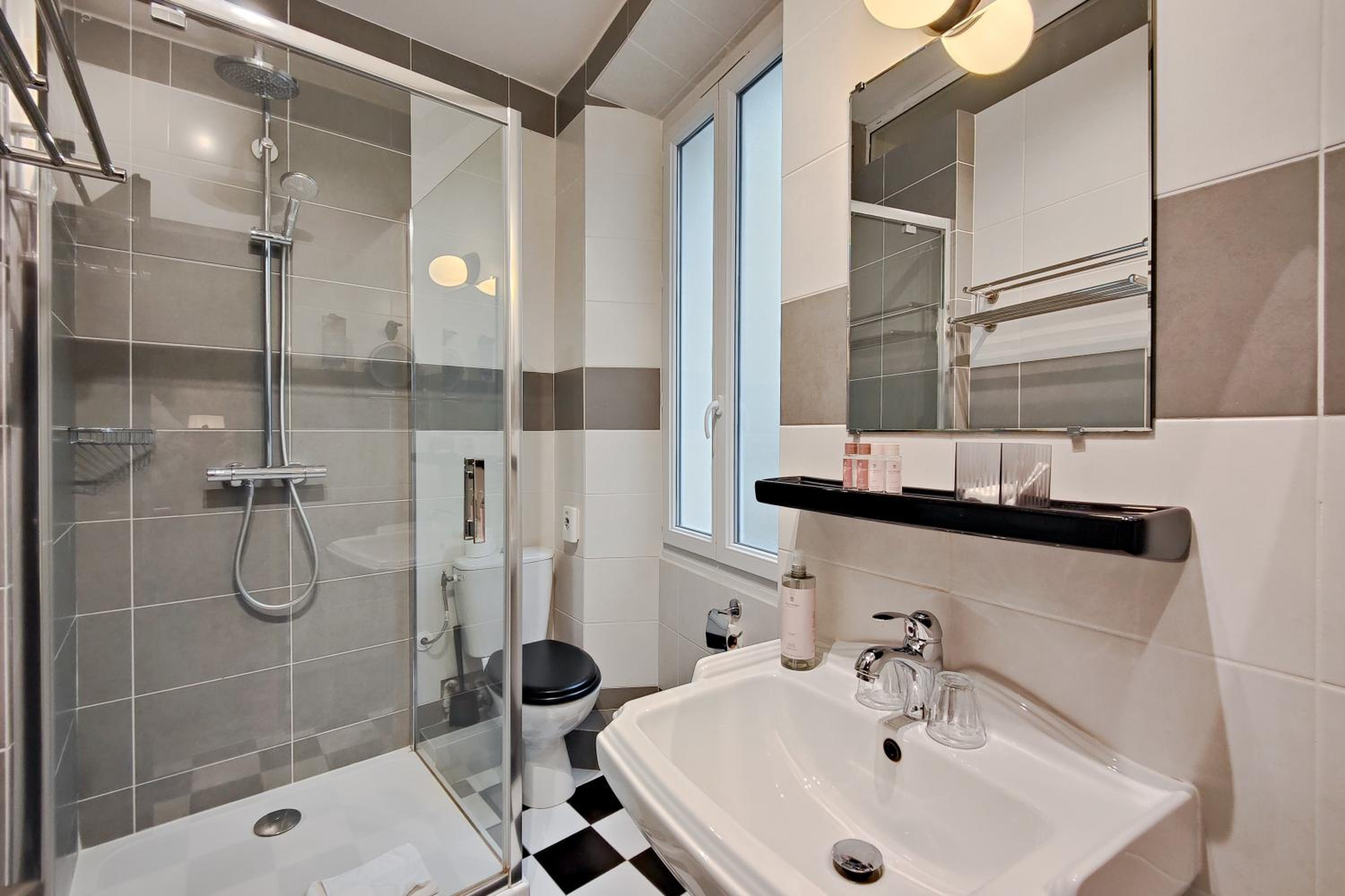 Standard Double Room thumbnail 5
